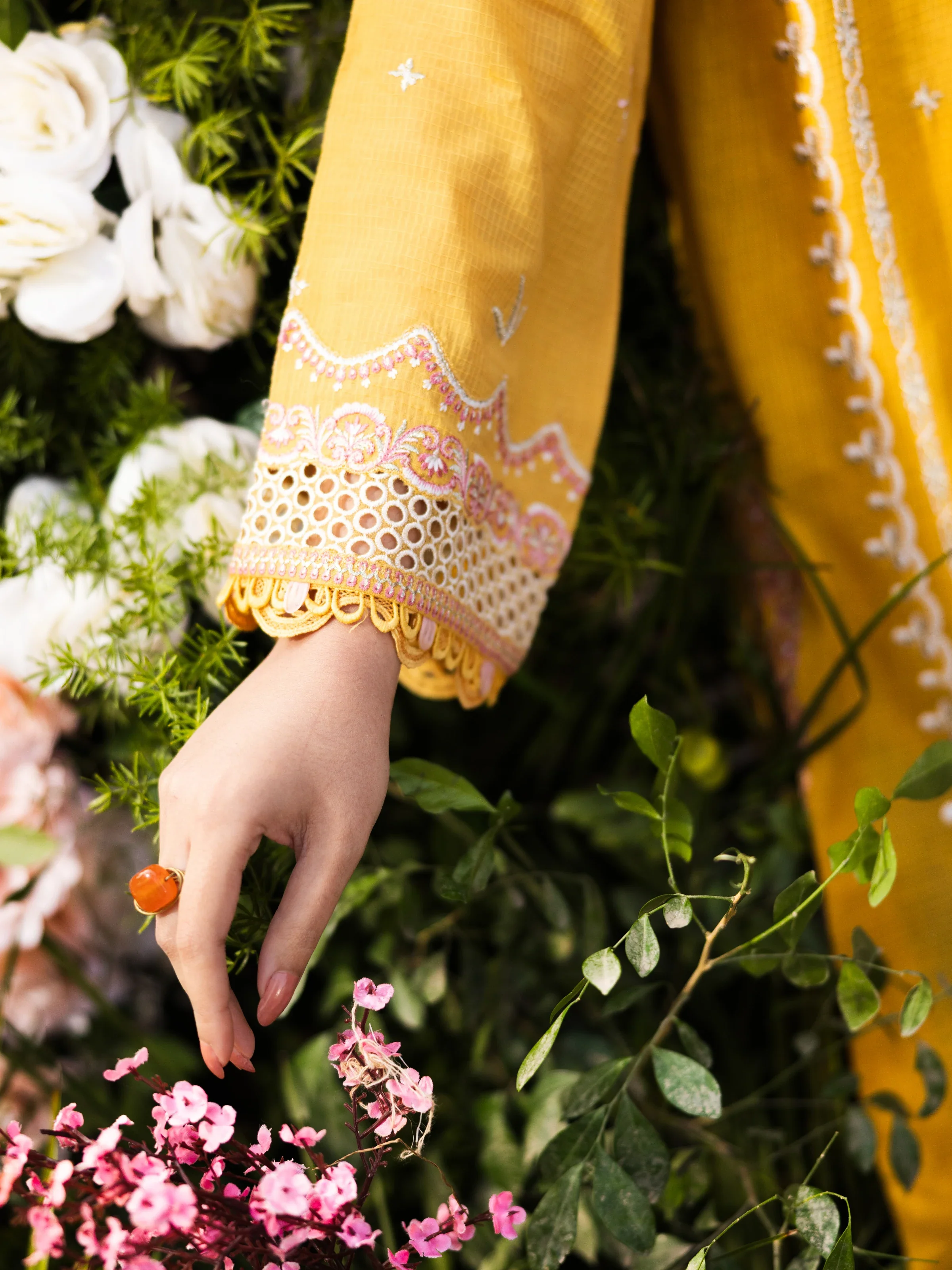 Unstitched Embroidered Lawn Suit - EWU5V1-31232-3P - Image 4