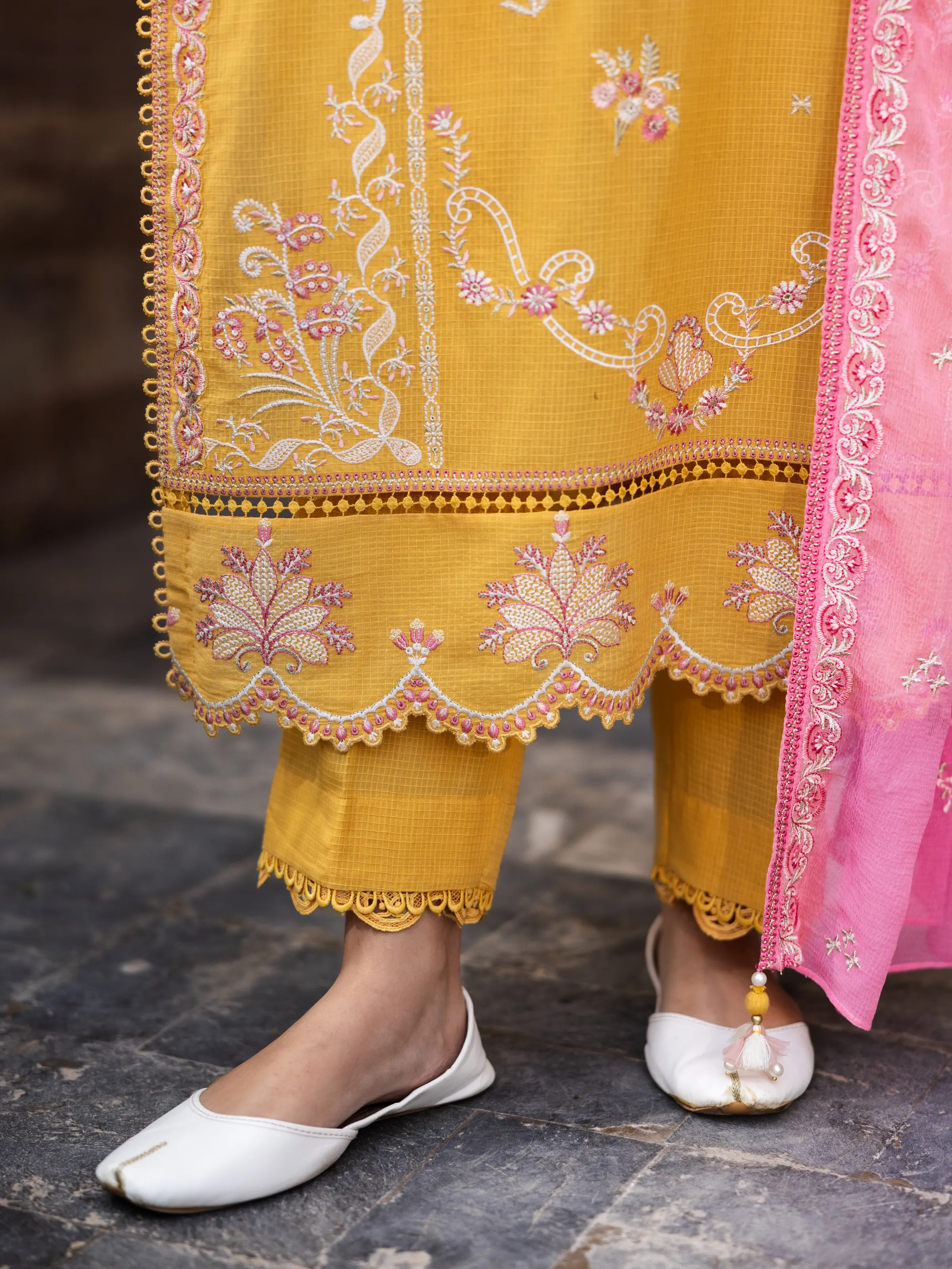 Unstitched Embroidered Lawn Suit - EWU5V1-31232-3P - Image 5