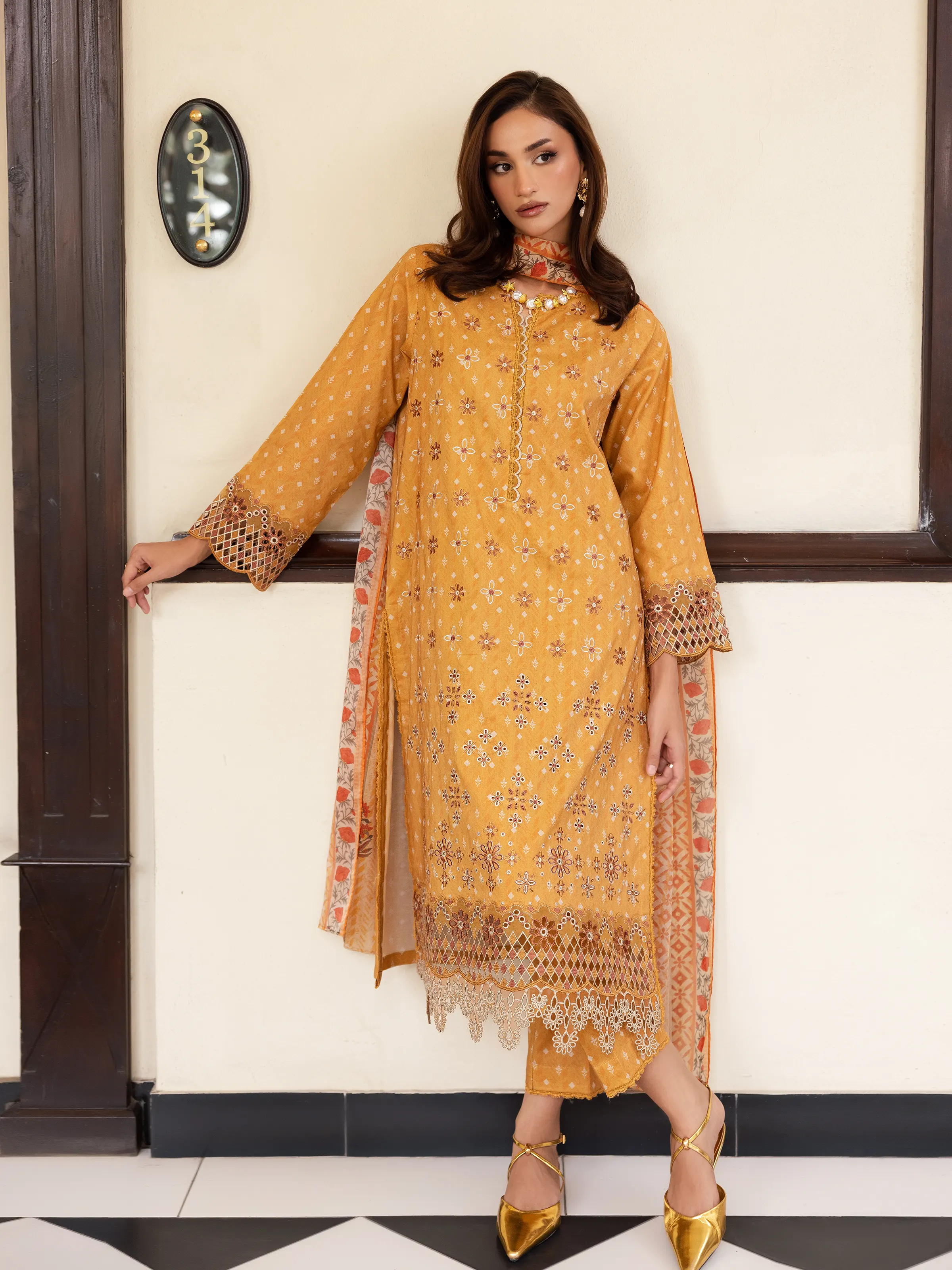 Unstitched Embroidered Lawn Suit - EWU5V1-31421-3P - Image 3