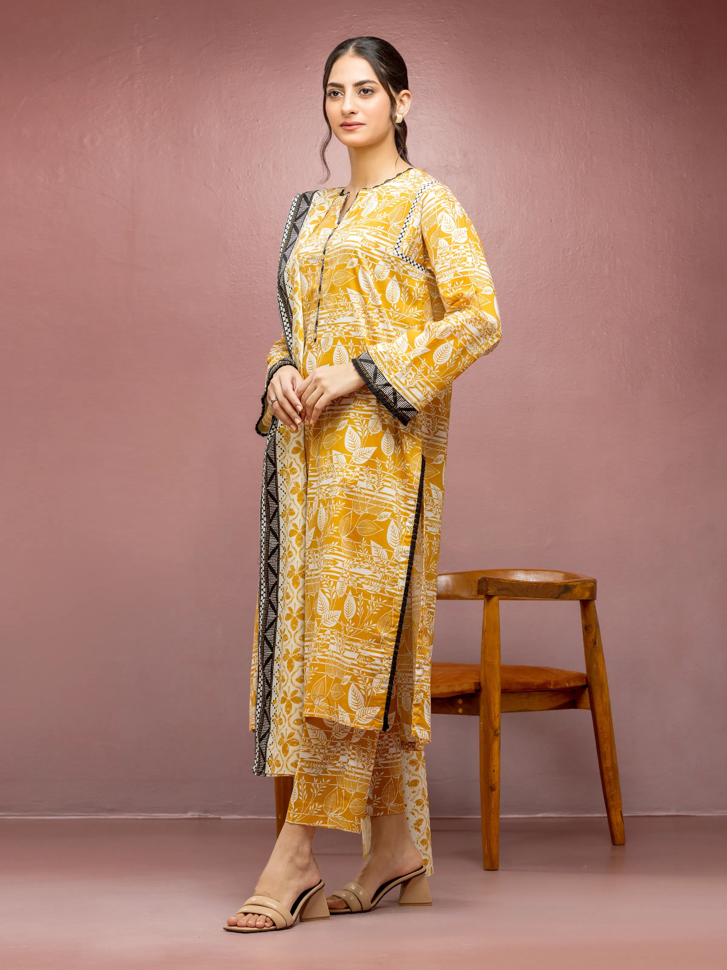 Unstitched Printed Lawn Suit - EWU5A1-35081-3P - Image 3