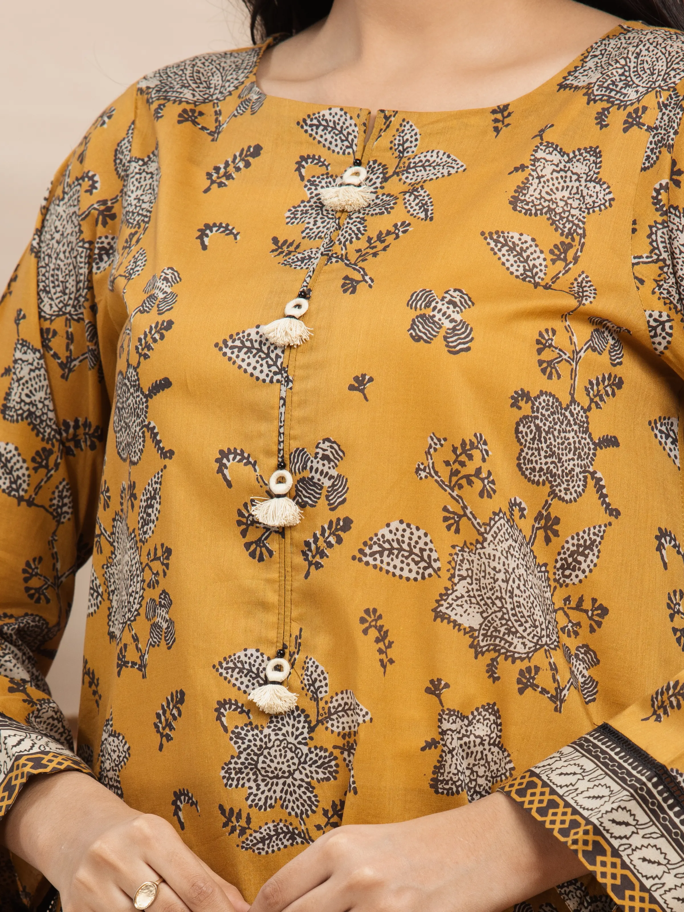 Unstitched Printed Lawn Suit - EWU5A1-35200-3P - Image 4