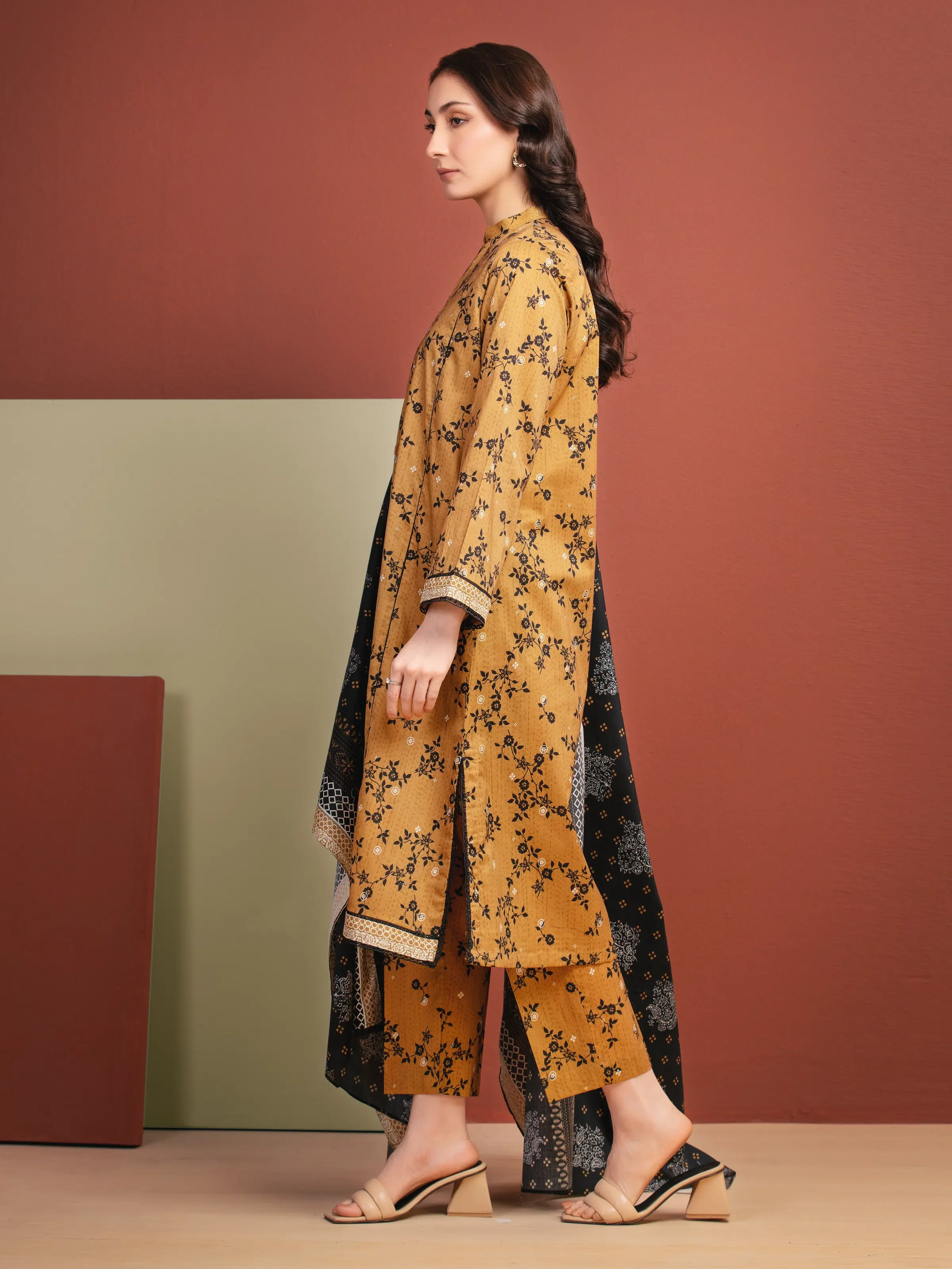 Unstitched Printed Lawn Suit - EWU5A1-35330-3P - Image 5