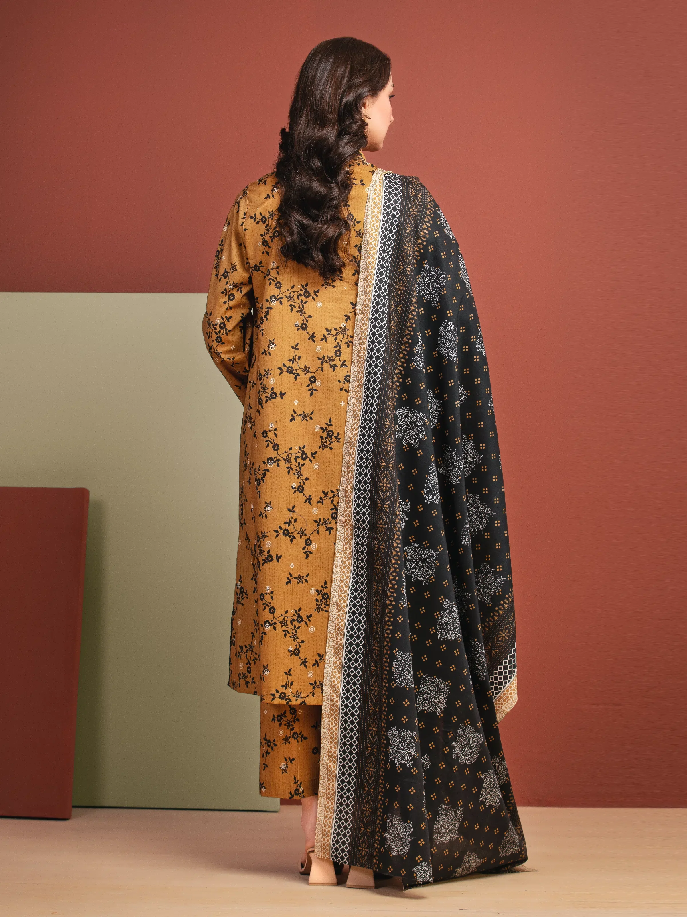 Unstitched Printed Lawn Suit - EWU5A1-35330-3P - Image 6