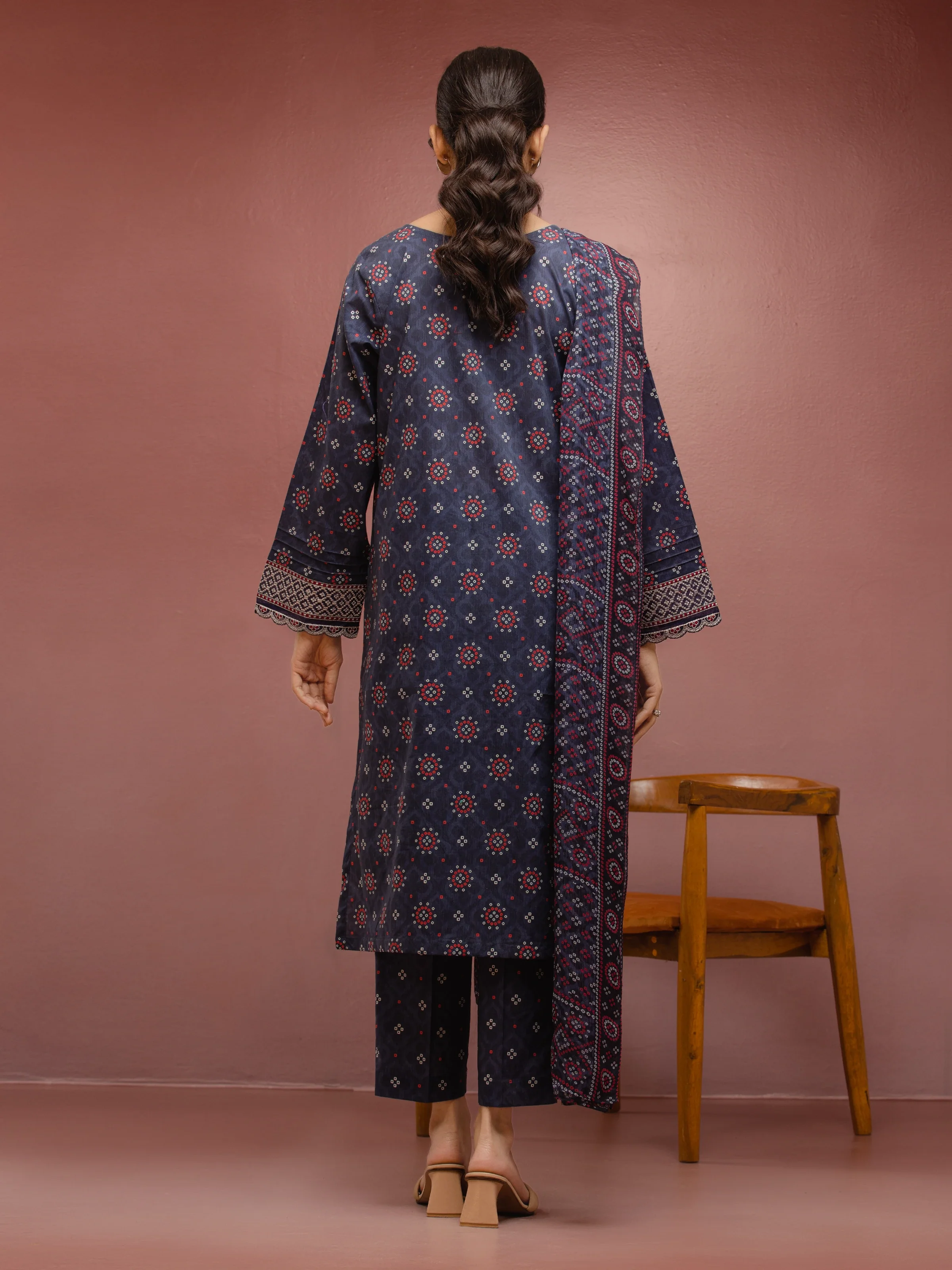 Unstitched Embroidered Cambric Suit - EWU5V2-31043-3P - Image 4
