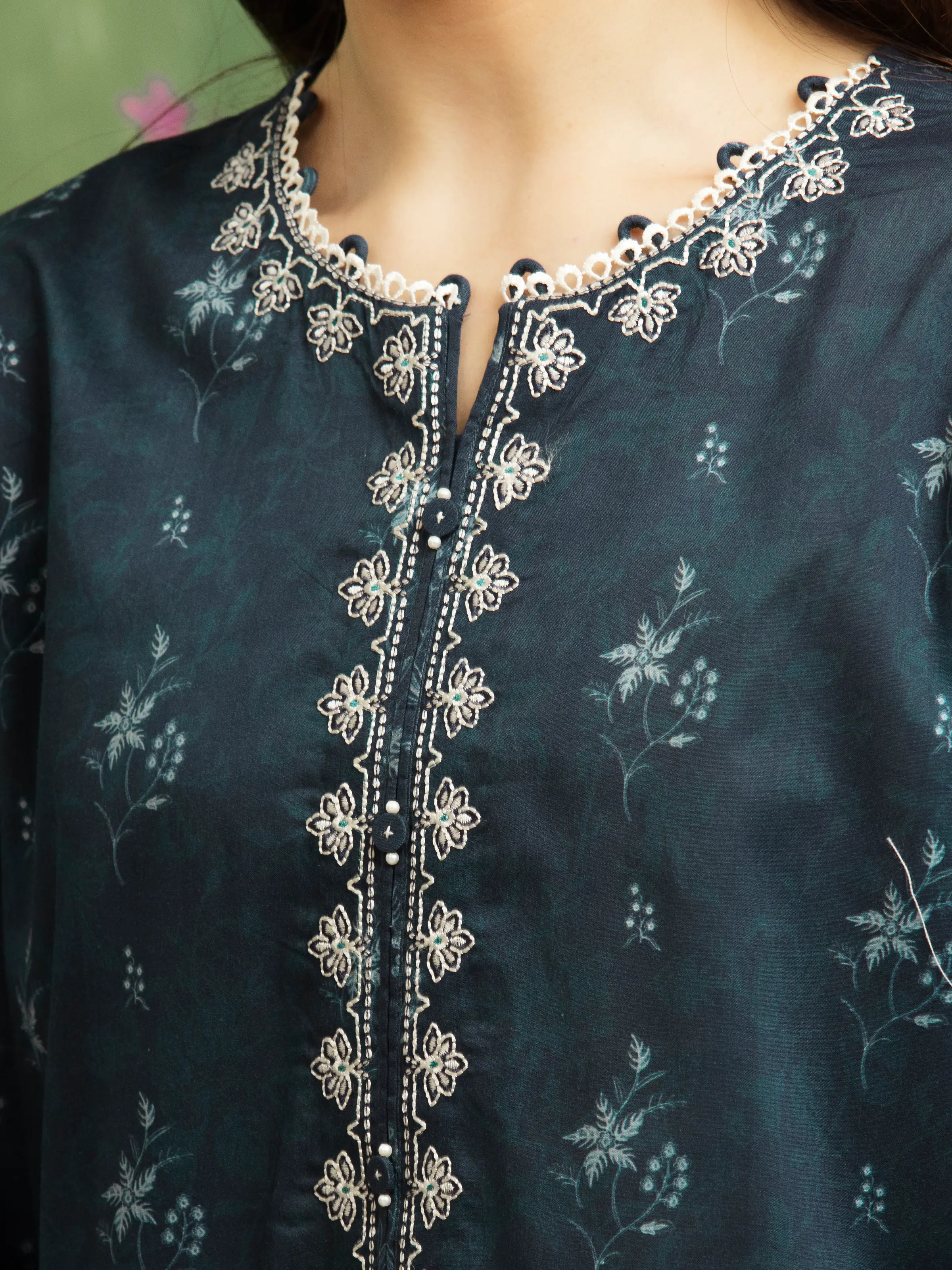 Unstitched Embroidered Lawn Suit - EWU5V1-31413-3P - Image 4
