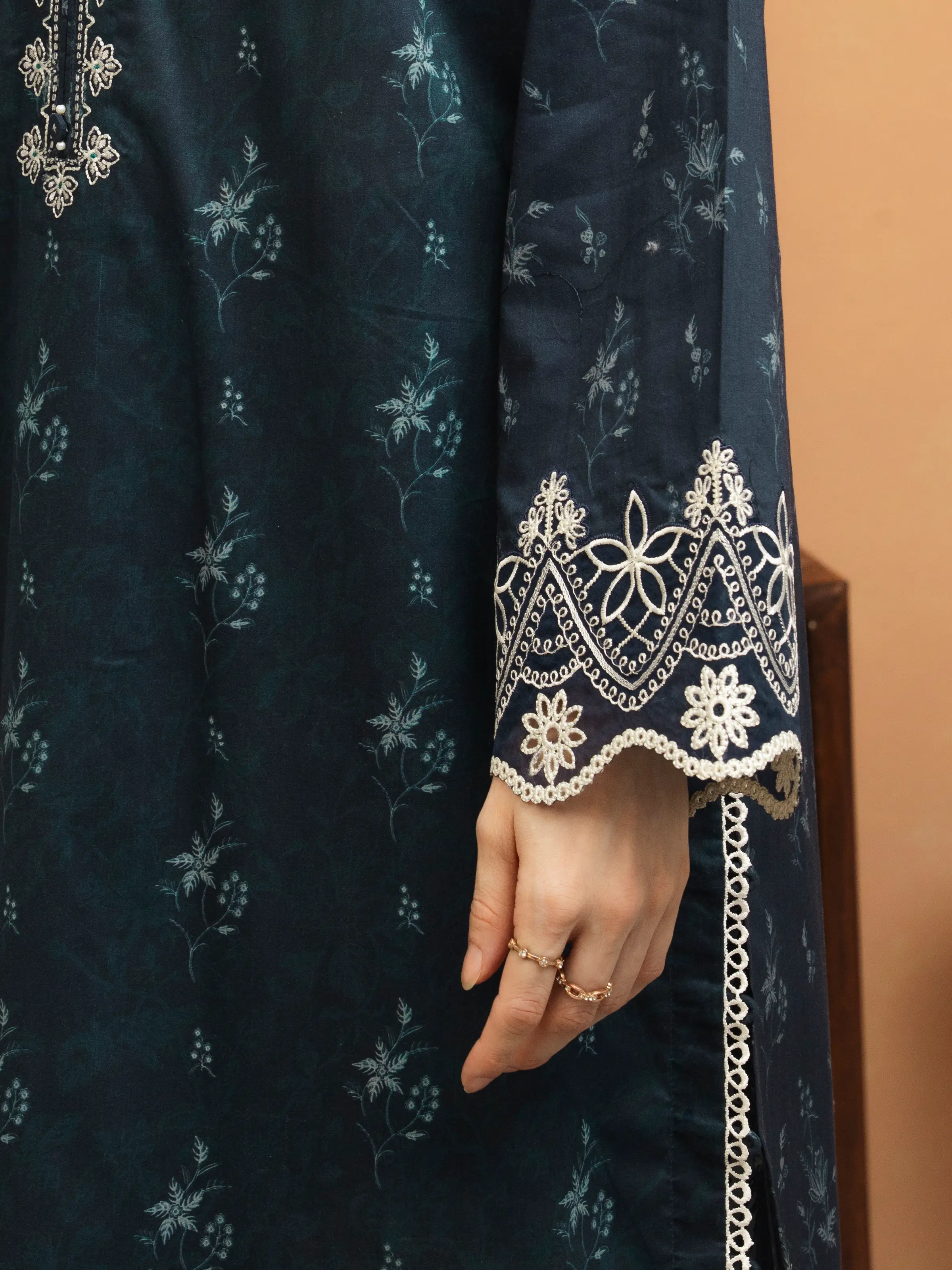Unstitched Embroidered Lawn Suit - EWU5V1-31413-3P - Image 5