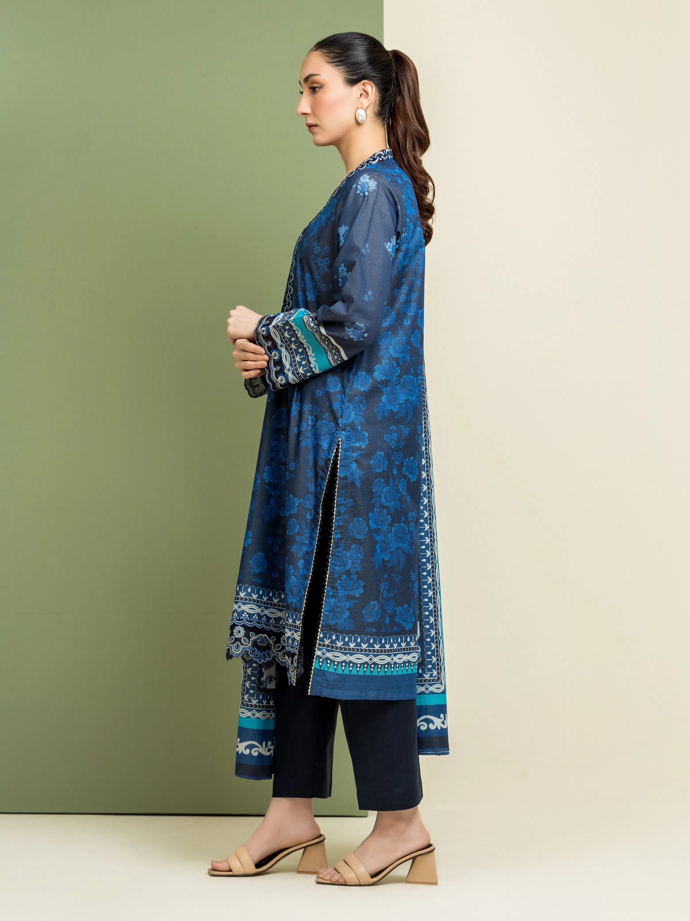 Unstitched Embroidered Lawn Suit - EWU5V1-31197-3P - Image 3