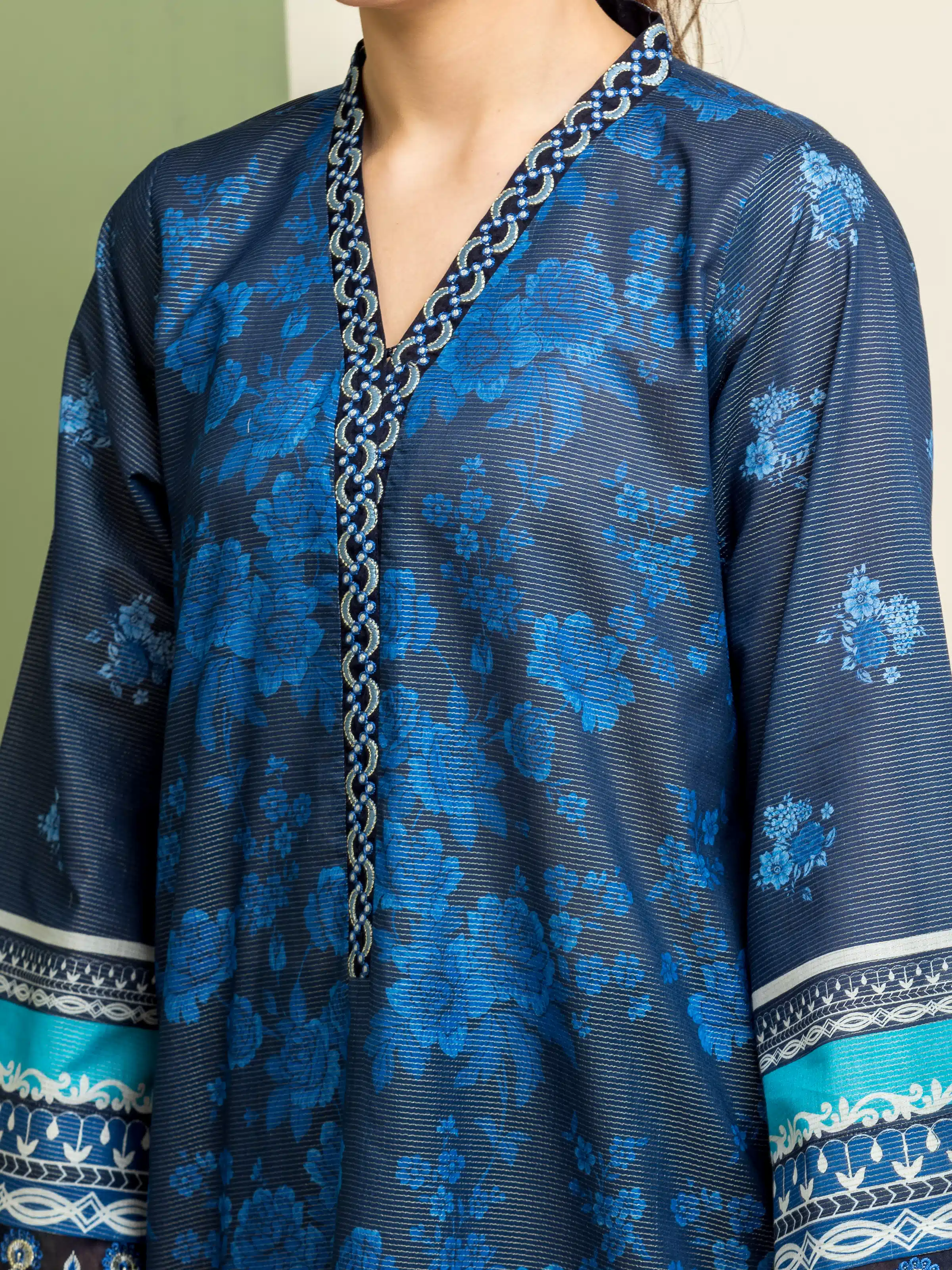 Unstitched Embroidered Lawn Suit - EWU5V1-31197-3P - Image 4