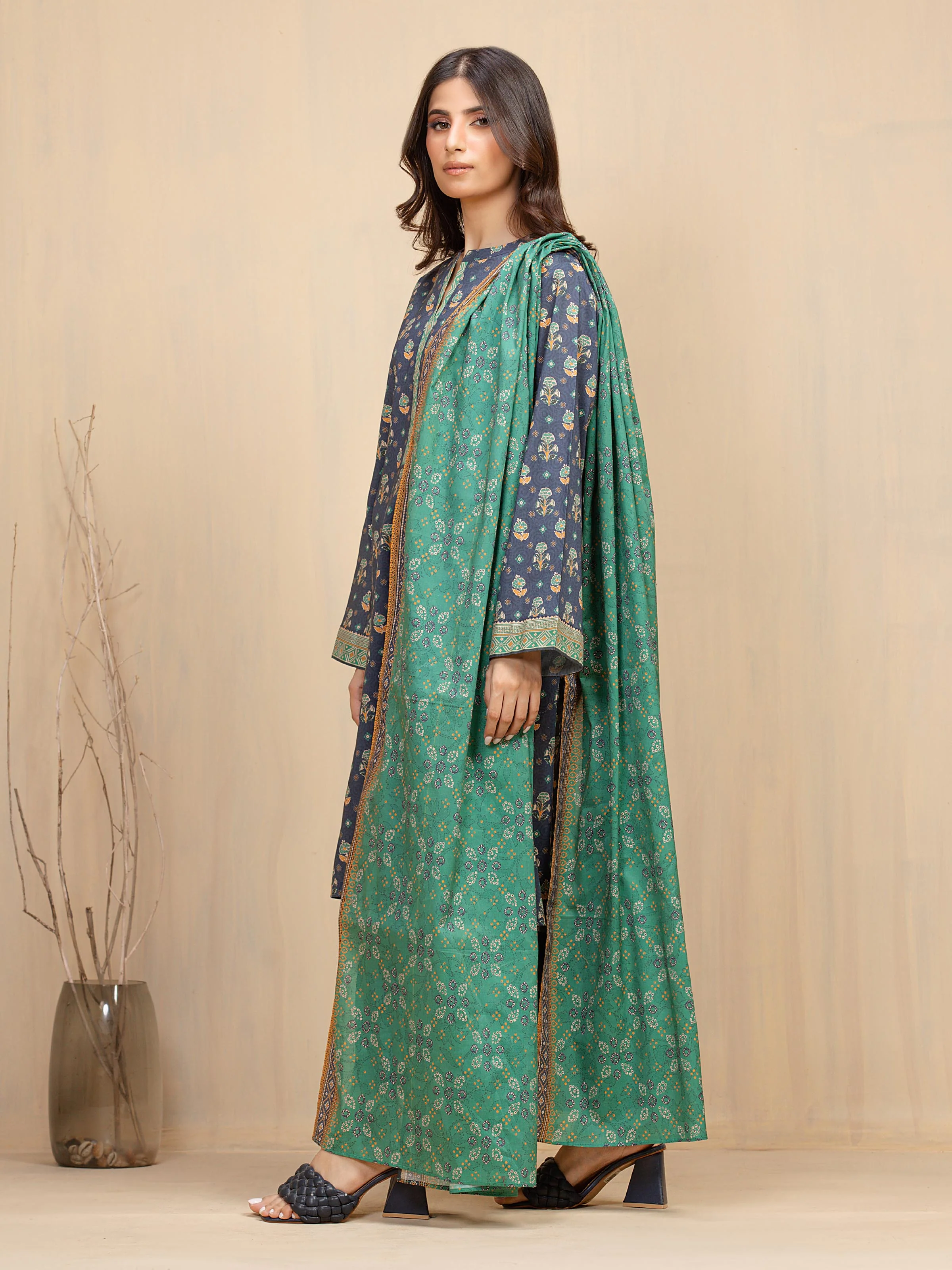 Unstitched Printed Khaddar Suit - EWU5A3-35907-3P - Image 4