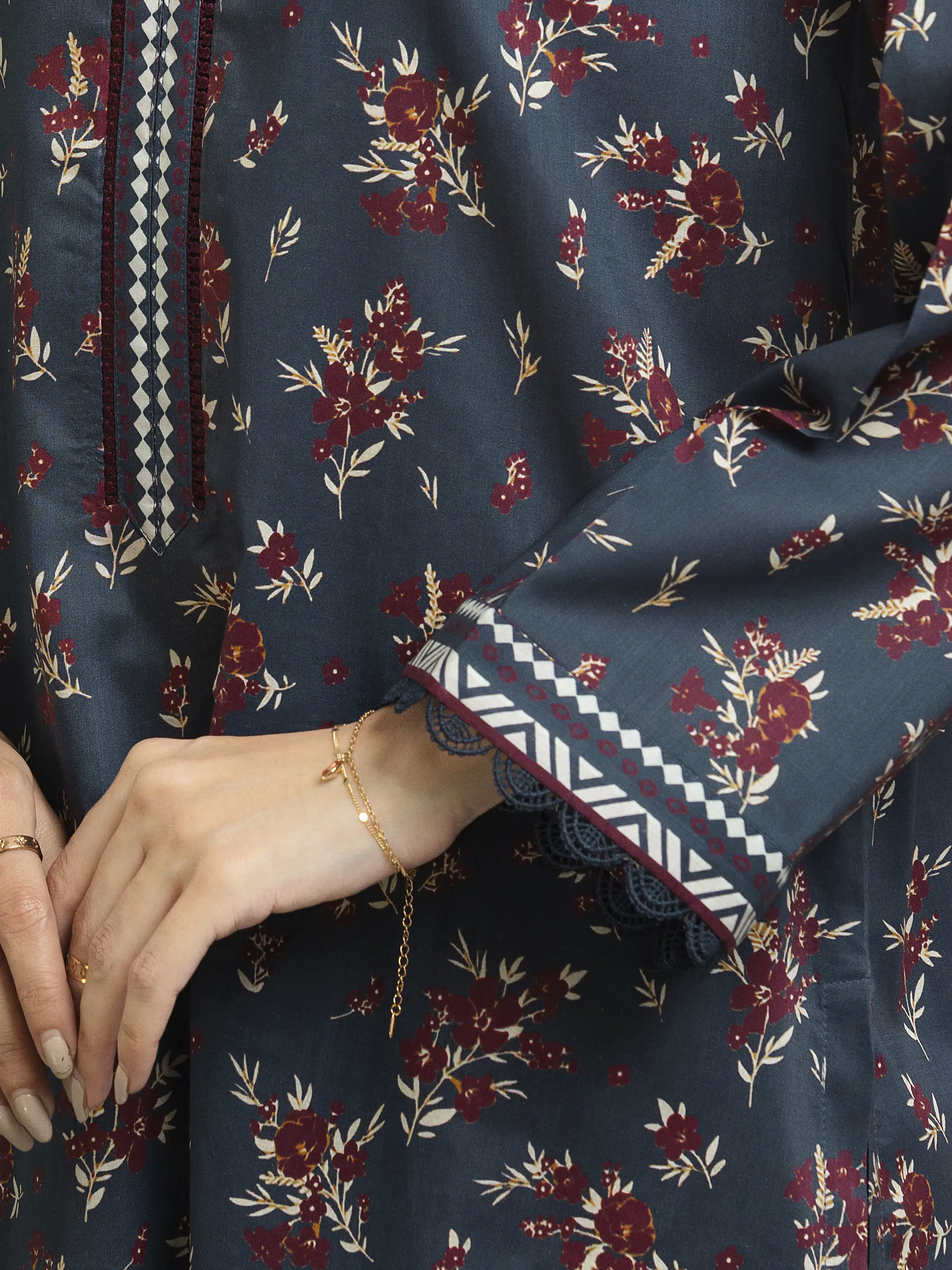 Unstitched Printed Lawn Suit - EWU5A1-35276-3P - Image 4