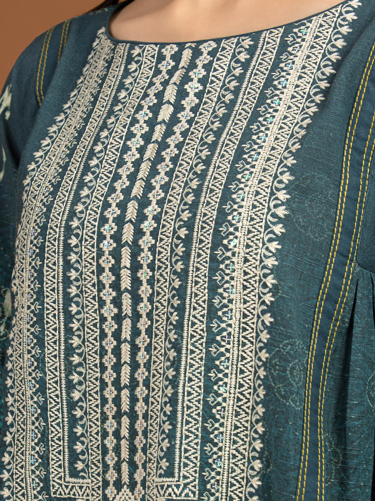 Unstitched Embroidered Viscose Suit - EWU22V13-24033 - Image 3