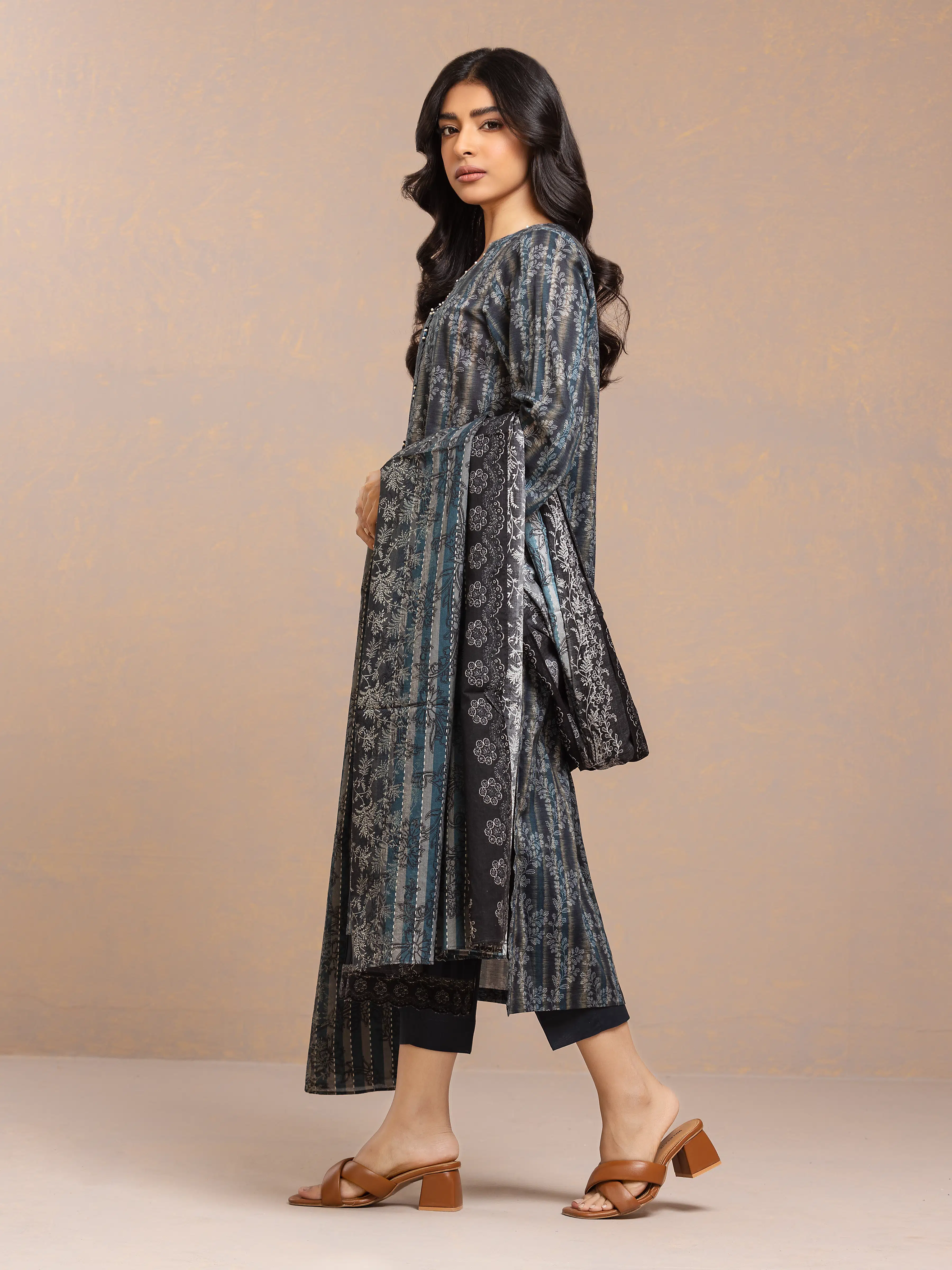 Unstitched Printed Khaddar Suit - EWU24A3-29501-3P - Image 3