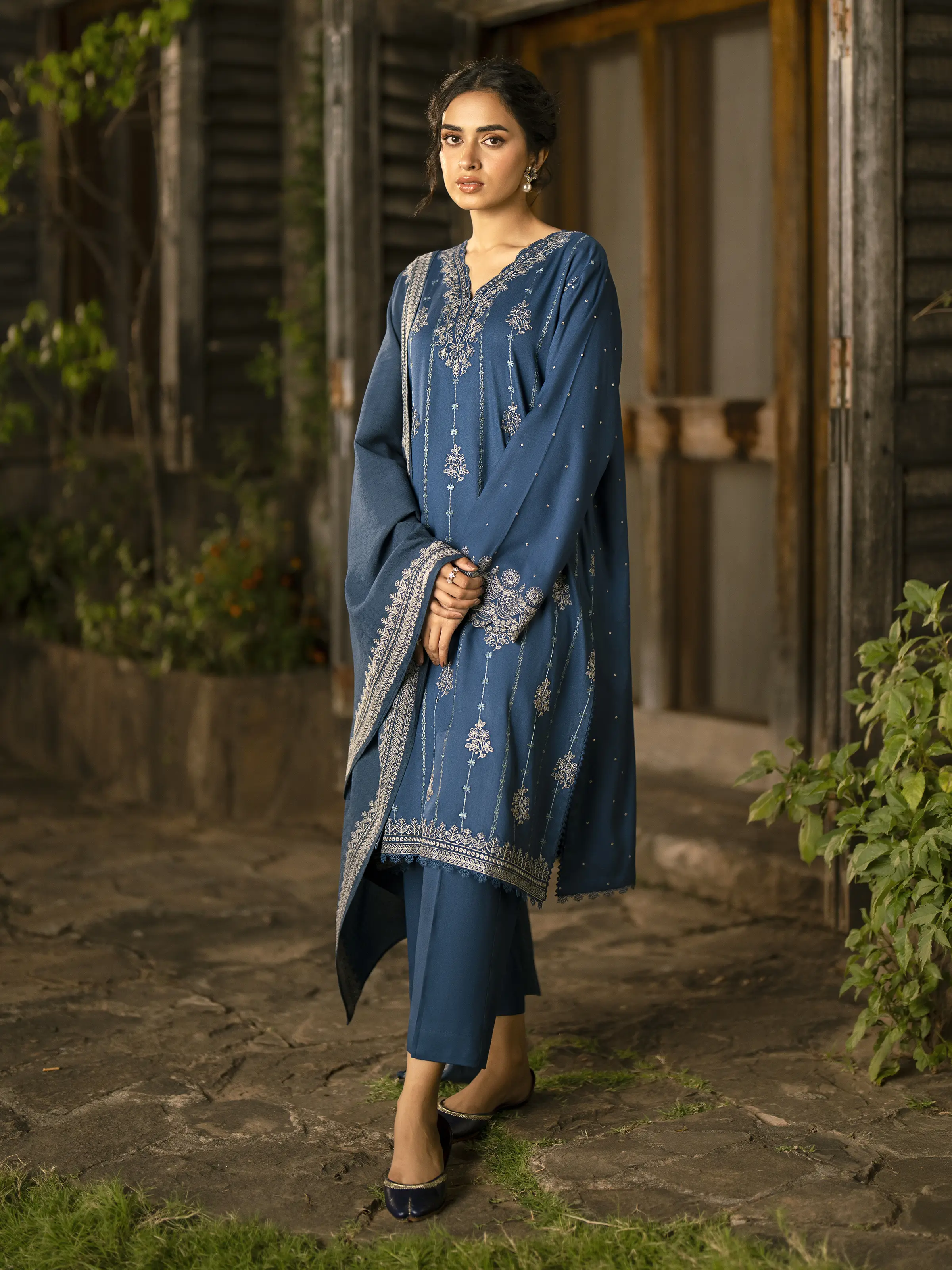 Unstitched Embroidered Marina Twill Suit - EWU24V14-30205-3P - Image 2