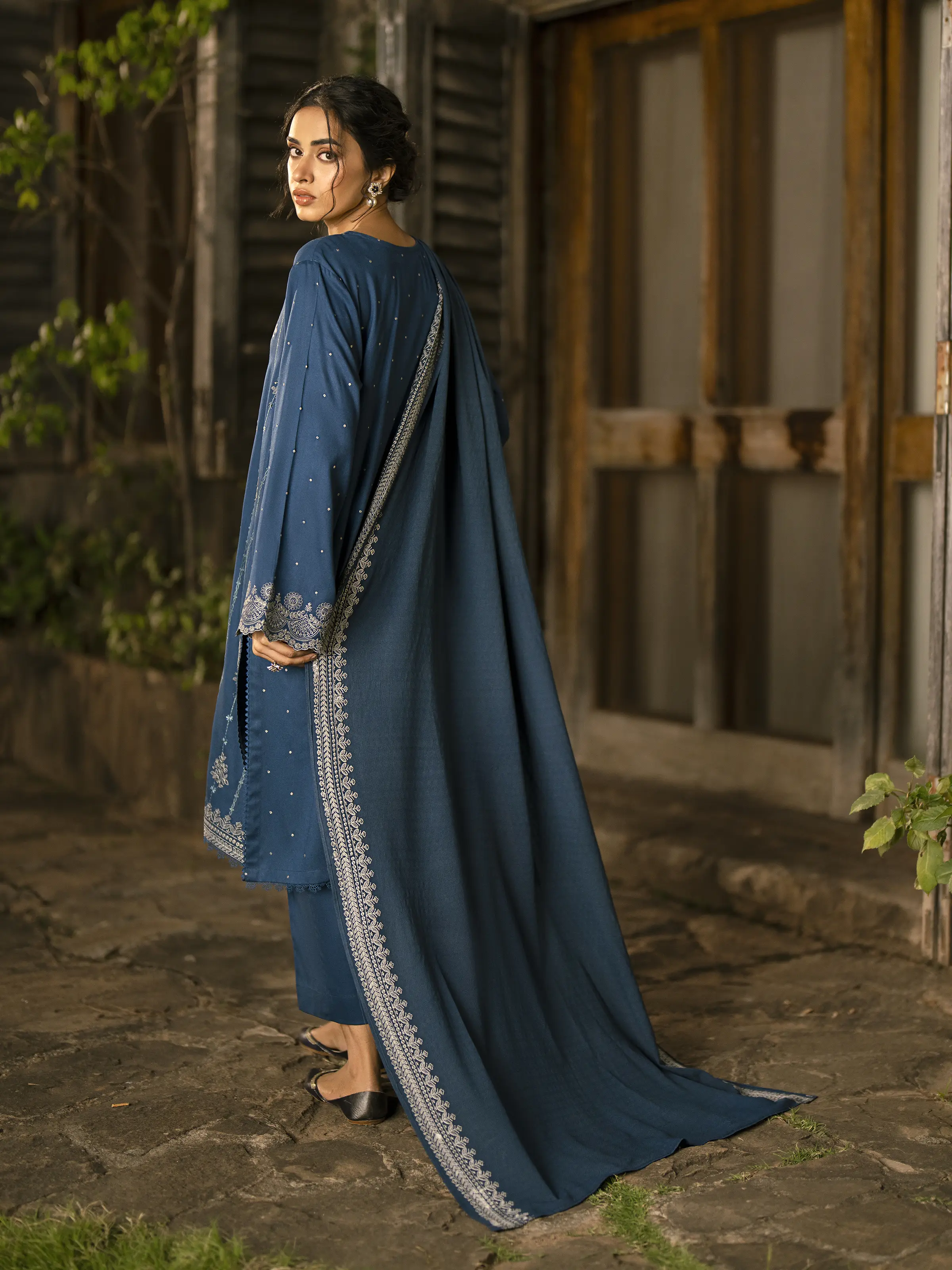 Unstitched Embroidered Marina Twill Suit - EWU24V14-30205-3P - Image 4