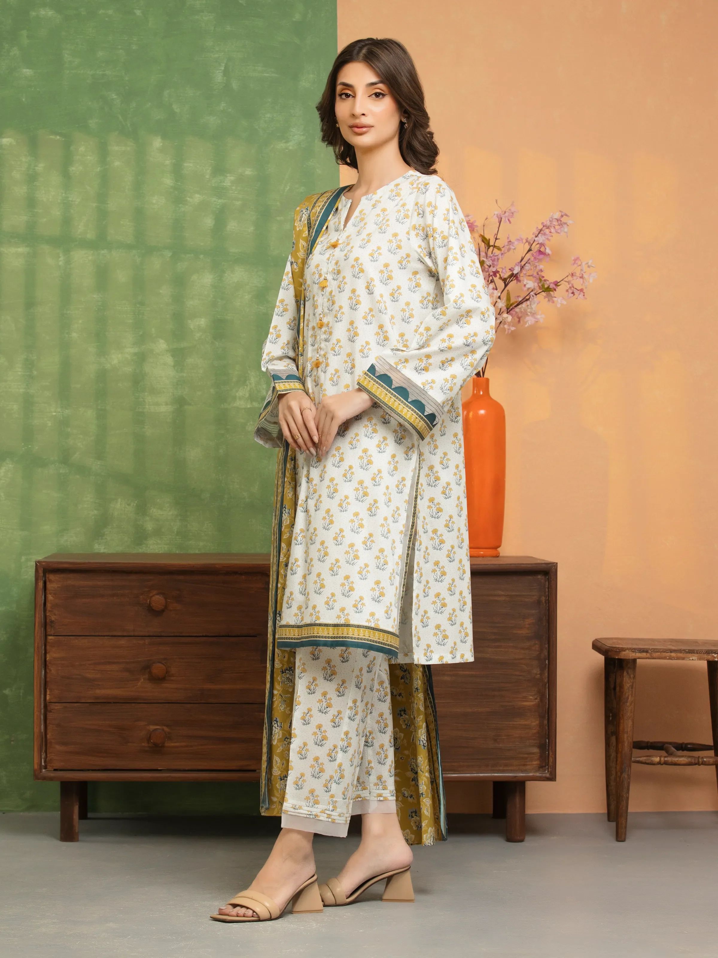 Unstitched Printed Lawn Suit - EWU6A1-36513-3P - Image 5