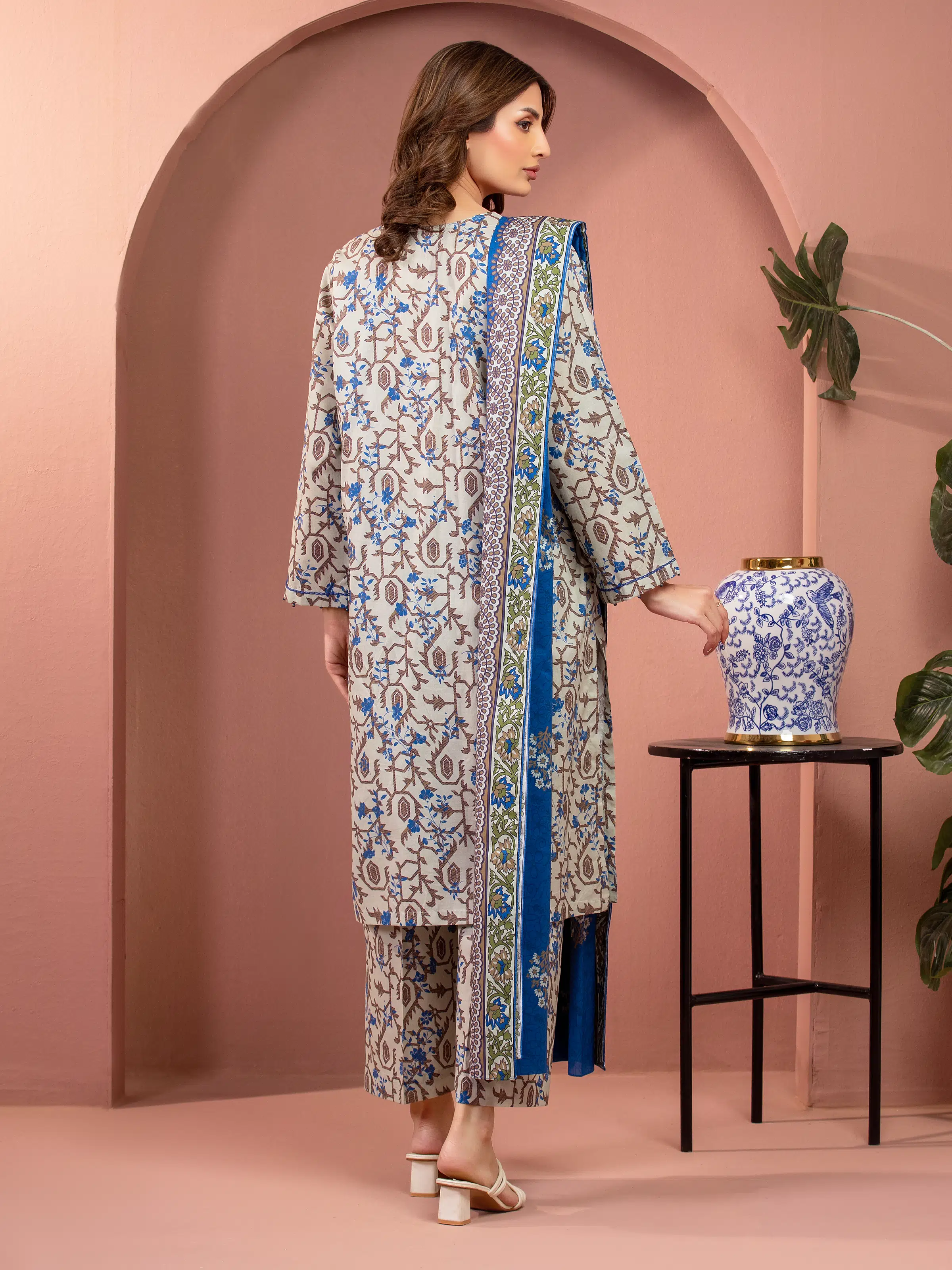 Unstitched Printed Lawn Suit - EWU5A1-35231-3P - Image 4