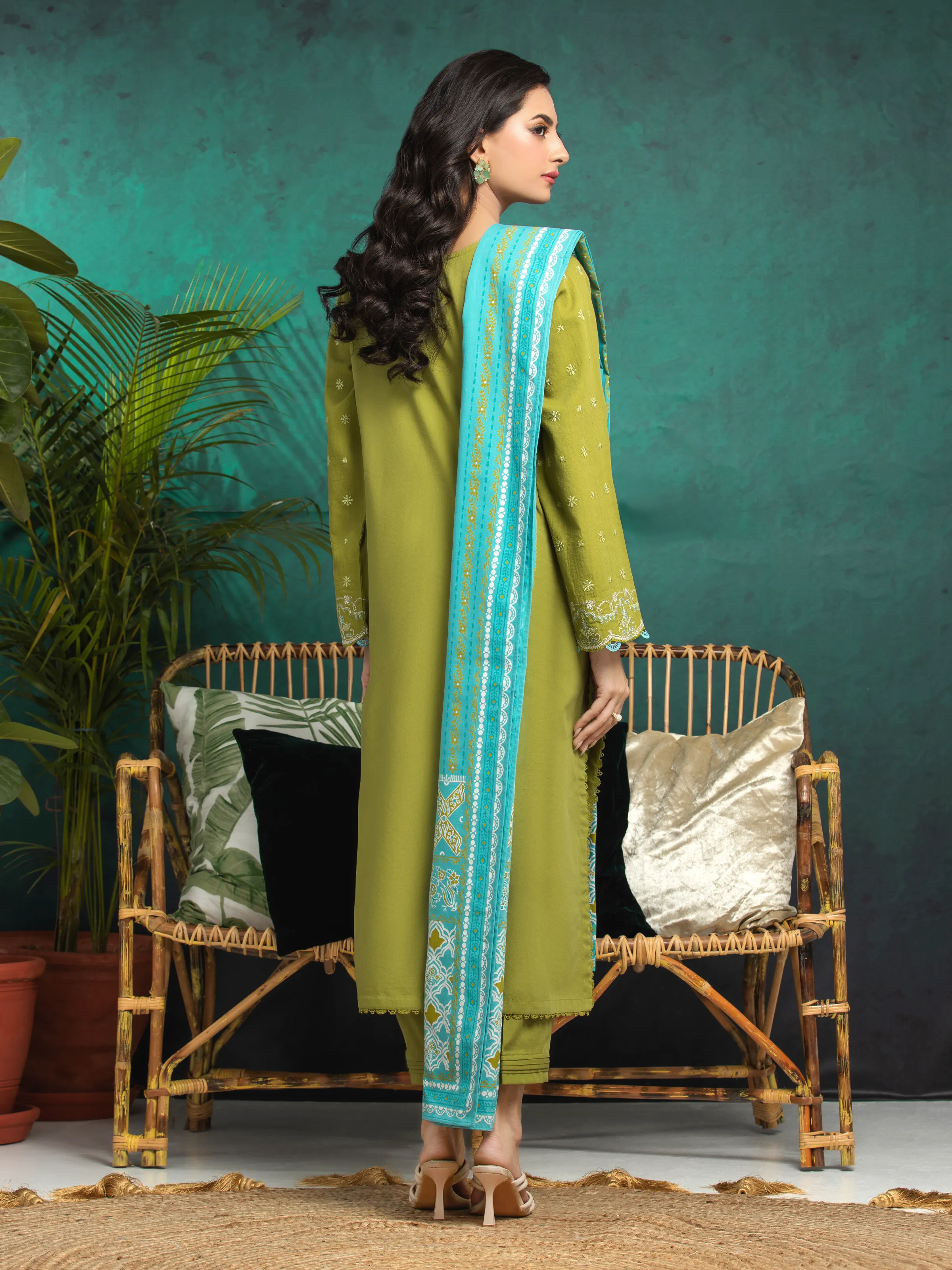 Unstitched Embroidered Cambric Suit - EWU5V2-31009-3P - Image 2