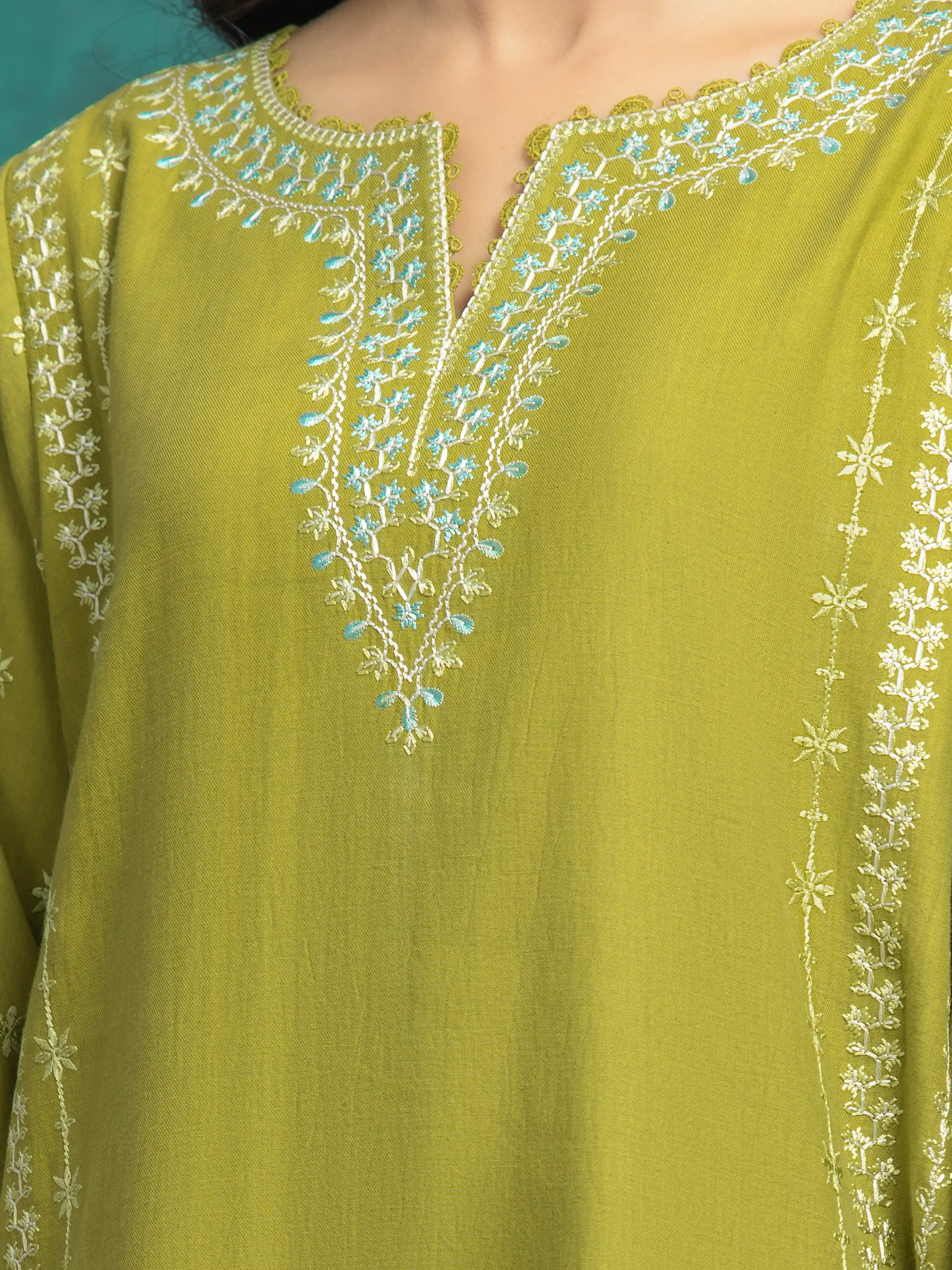Unstitched Embroidered Cambric Suit - EWU5V2-31009-3P - Image 4