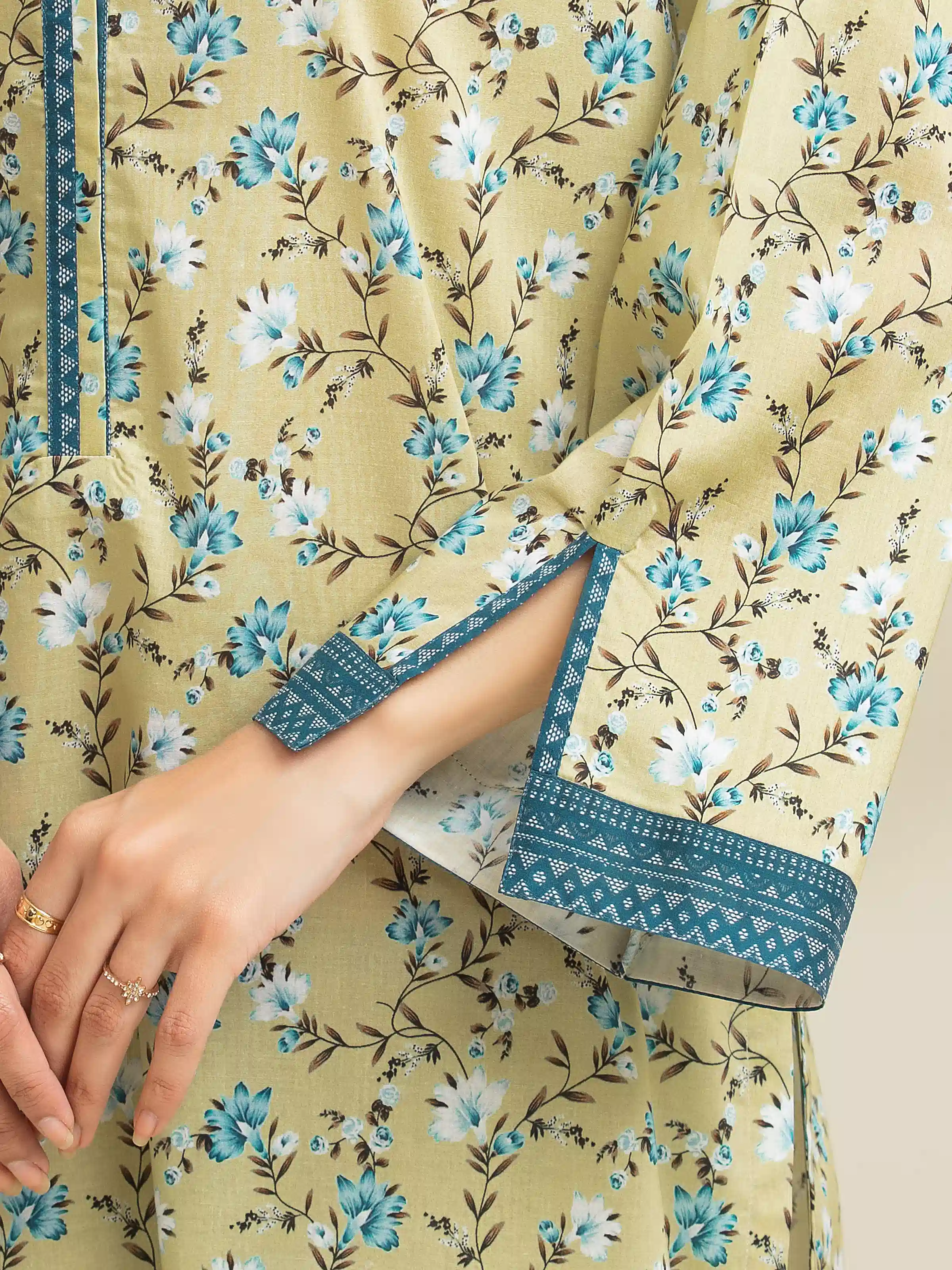 Unstitched Printed Lawn Suit - EWU5A1-35073-3P - Image 4