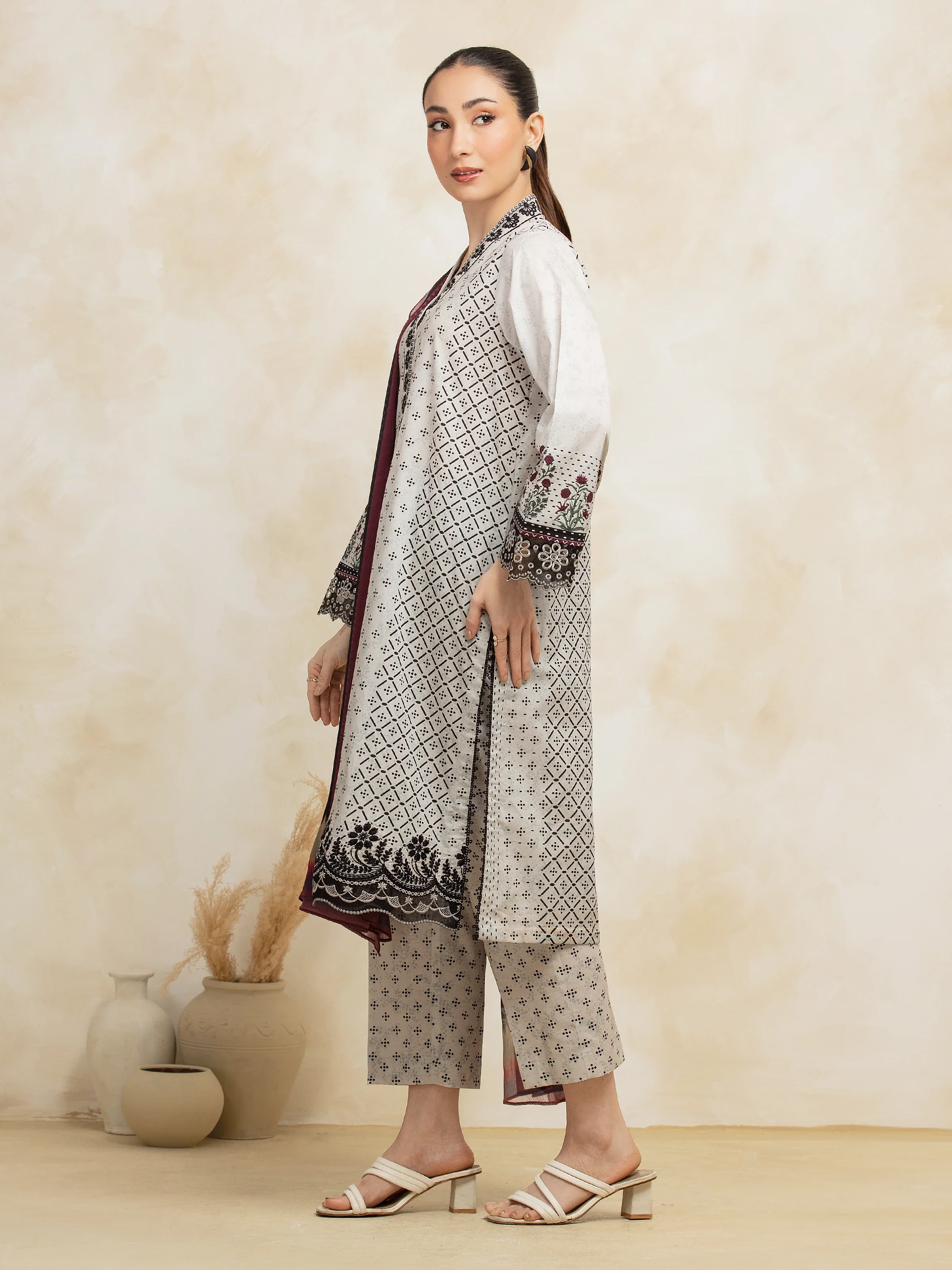 Unstitched Embroidered Lawn Suit - EWU5V1-31088-3P - Image 4