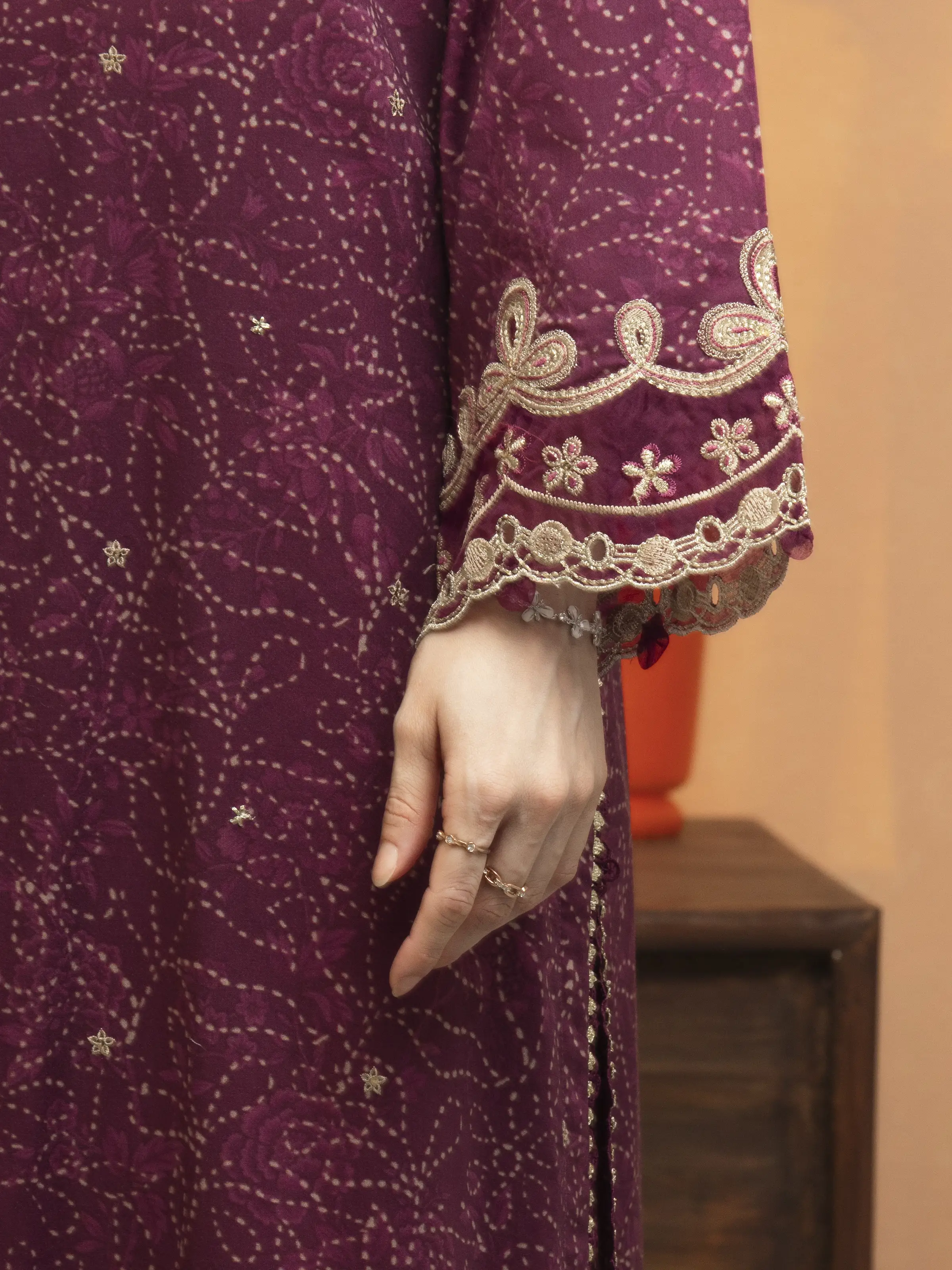 Unstitched Embroidered Lawn Suit - EWU5V1-31435-3P - Image 5