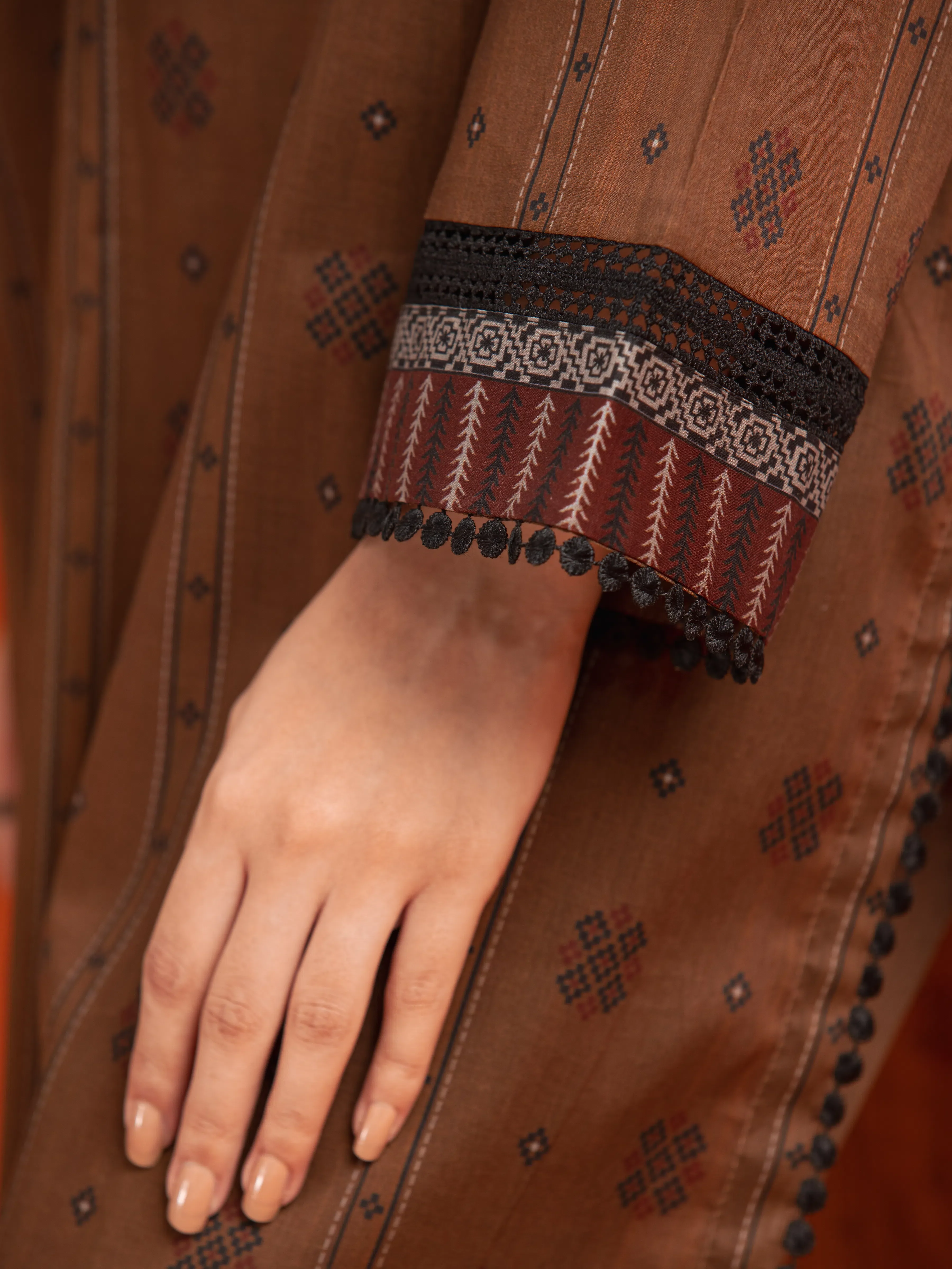 Unstitched  Printed Khaddar Shirt Dupatta - EWU24A3-27013SD - Image 4