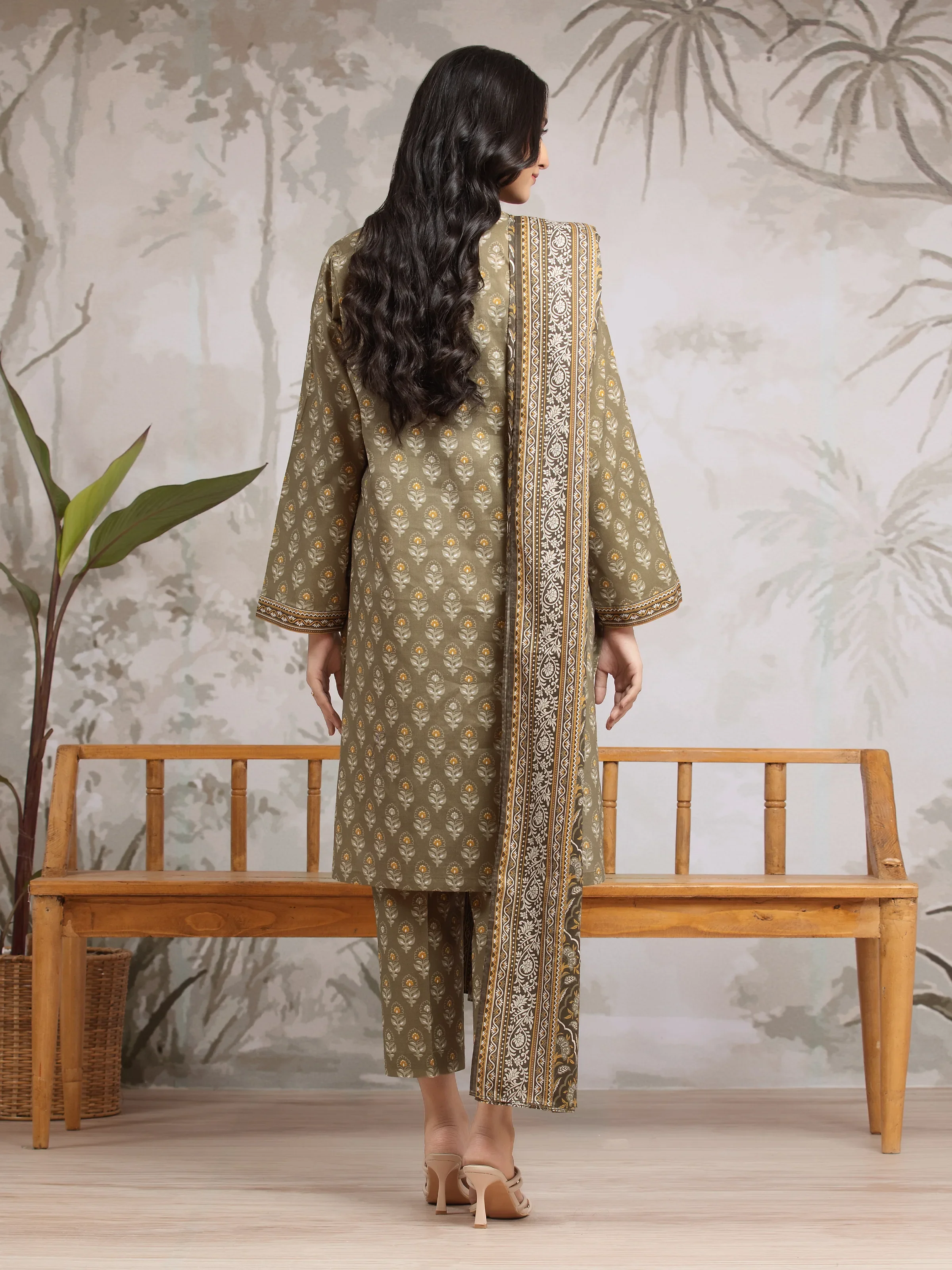 Unstitched  Printed Khaddar Shirt Dupatta - EWU24A3-29608SD - Image 3