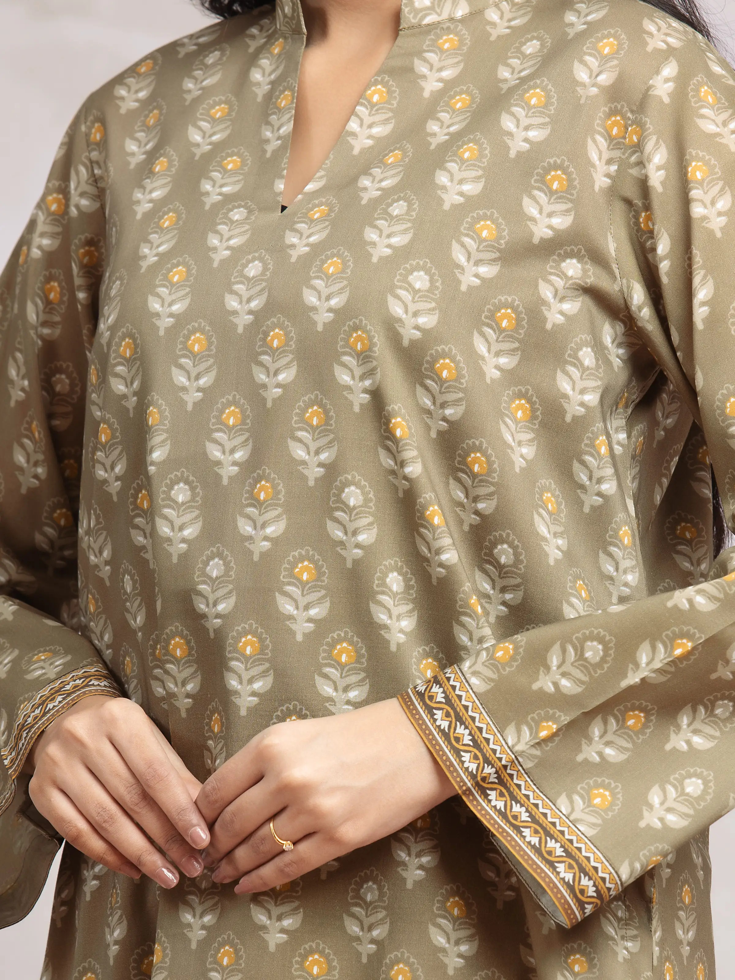 Unstitched  Printed Khaddar Shirt Dupatta - EWU24A3-29608SD - Image 4