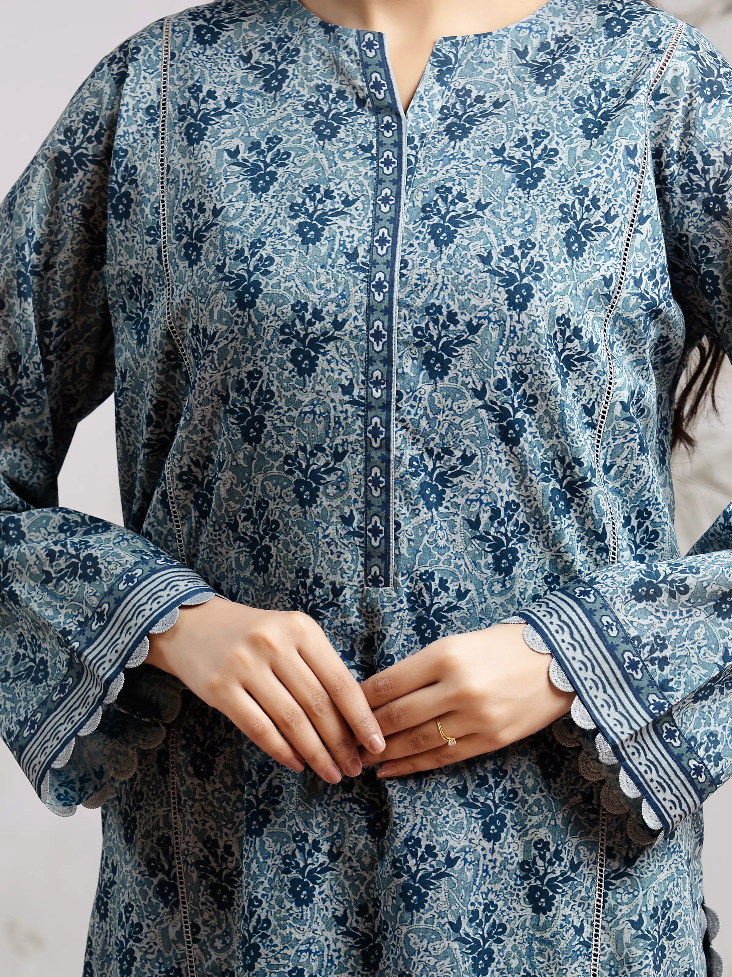 Unstitched  Printed Khaddar Shirt Dupatta - EWU24A3-29609SD - Image 4
