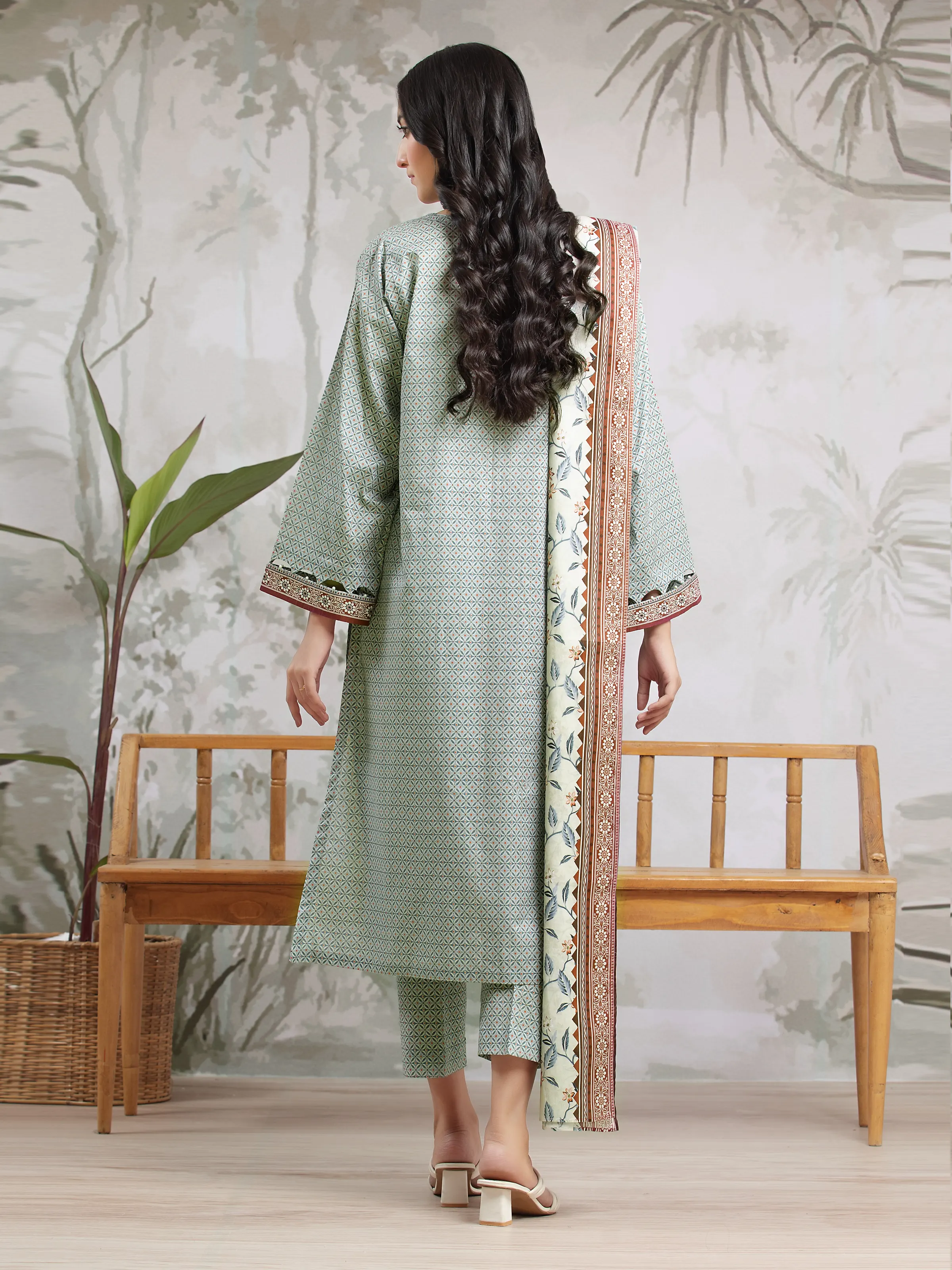 Unstitched  Printed Khaddar Shirt Dupatta - EWU24A3-29801SD - Image 2