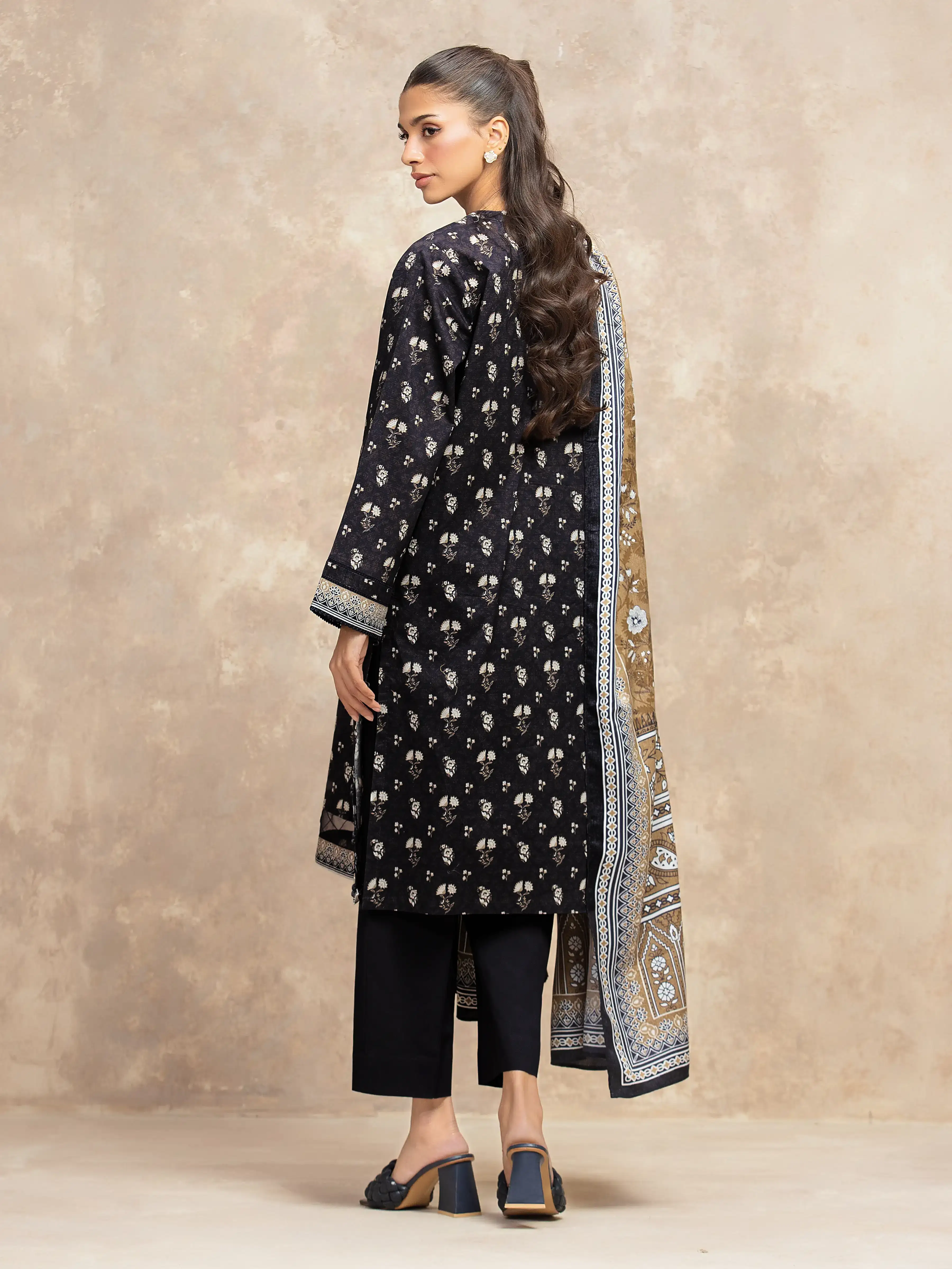 Unstitched Printed Khaddar Shirt Dupatta - EWU5M3-028SD - Image 6