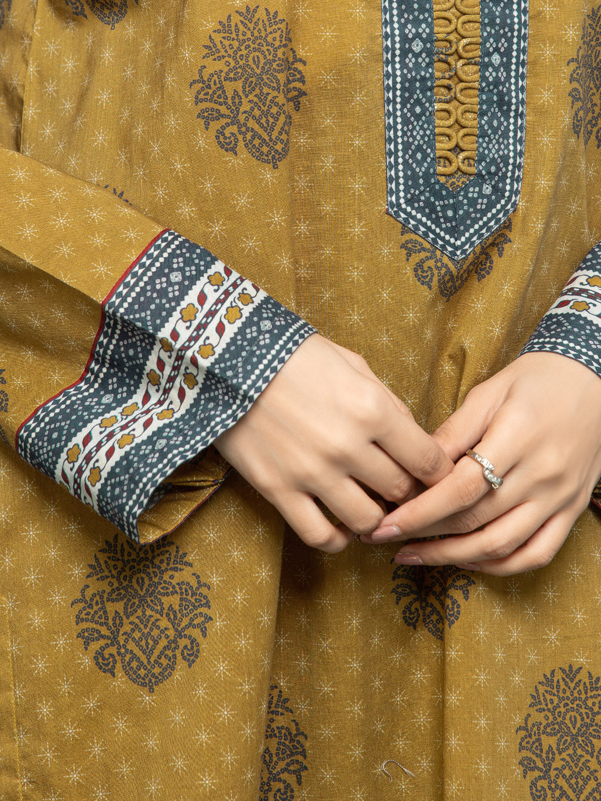 Unstitched Printed Khaddar Shirt - EWU23A3S-27606S - Image 4