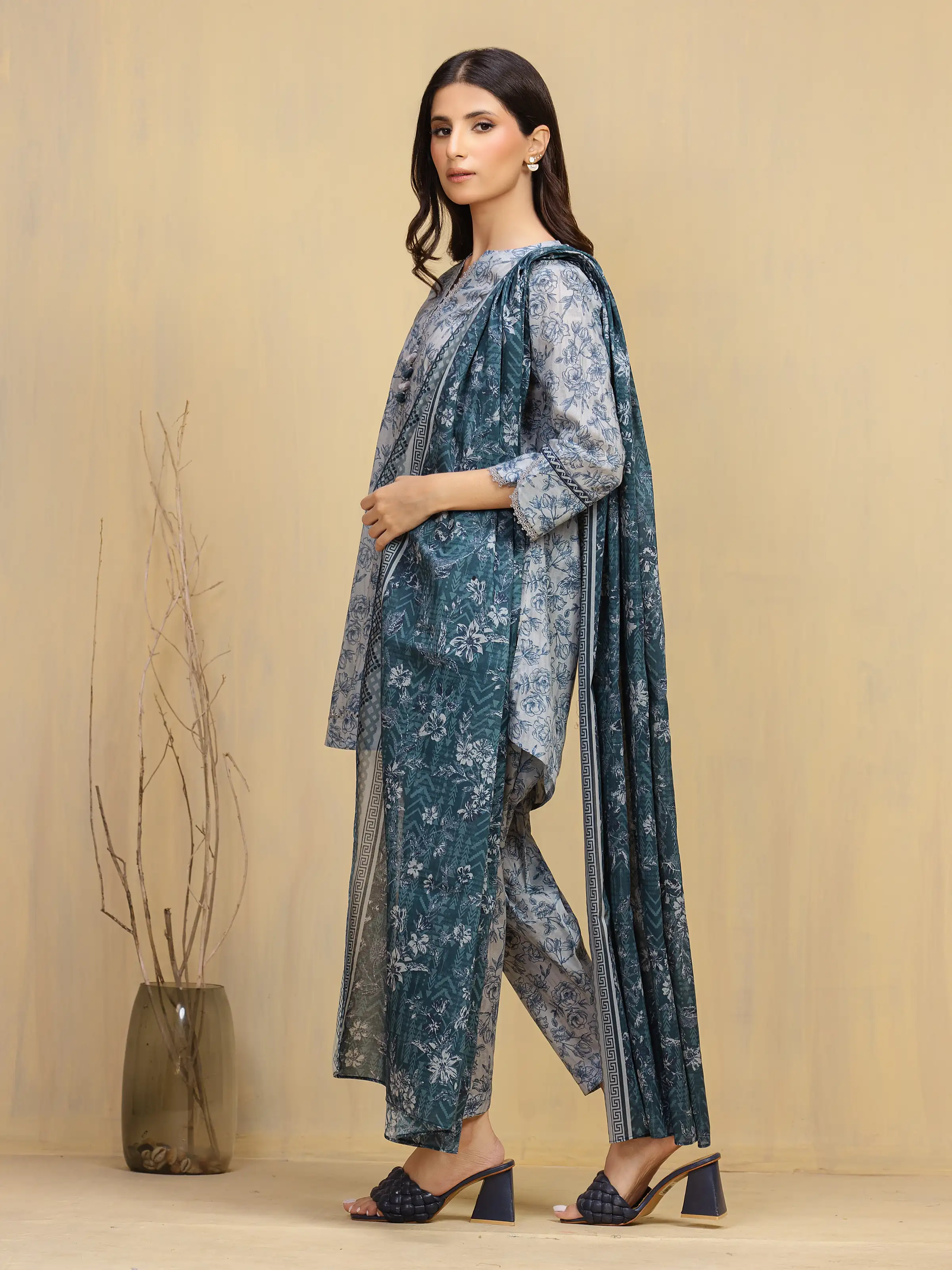 Unstitched Printed Khaddar Suit - EWU5A3-36130-3P - Image 4