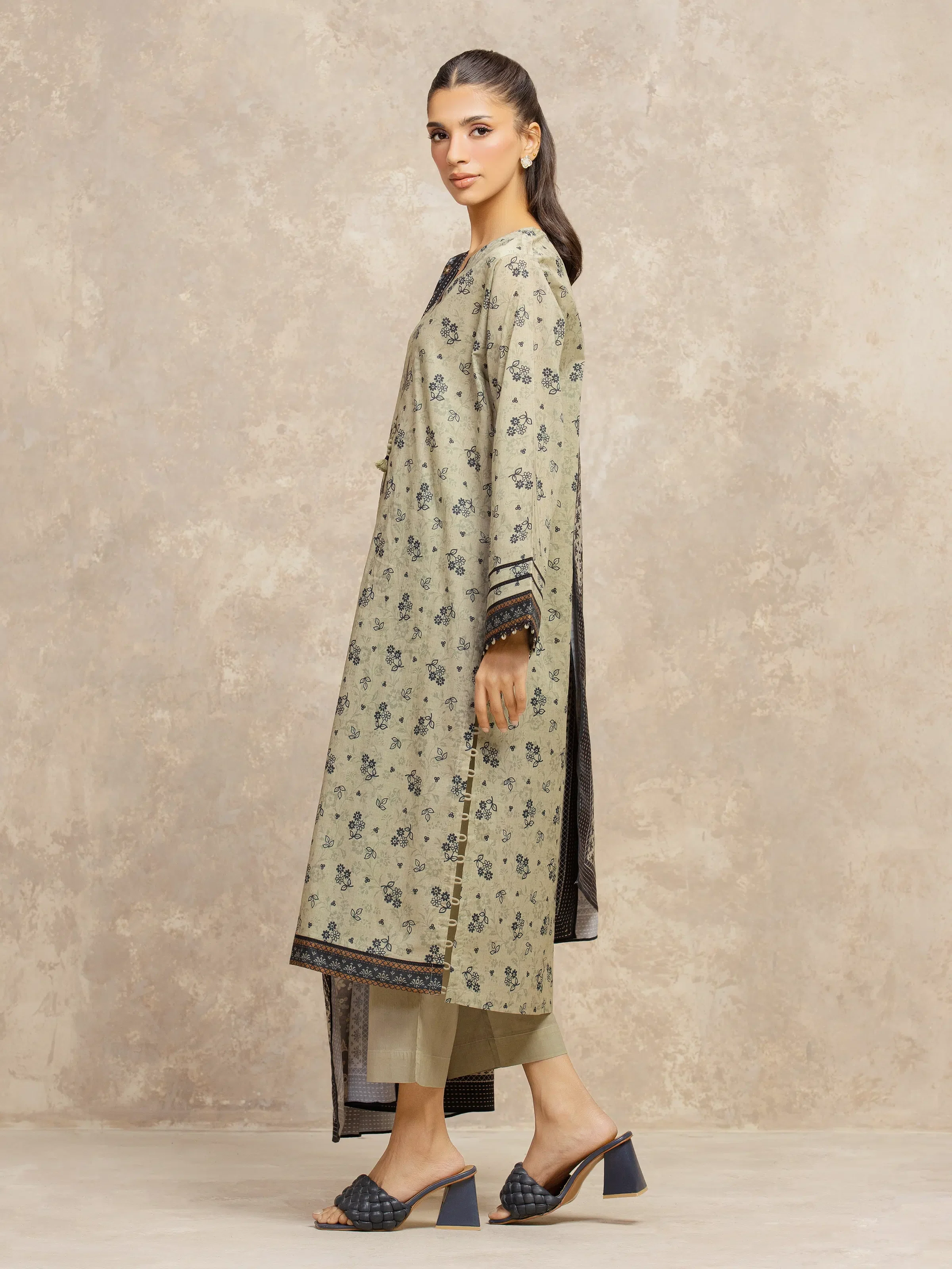 Unstitched  Printed Khaddar Shirt - EWU5M3-013S - Image 4