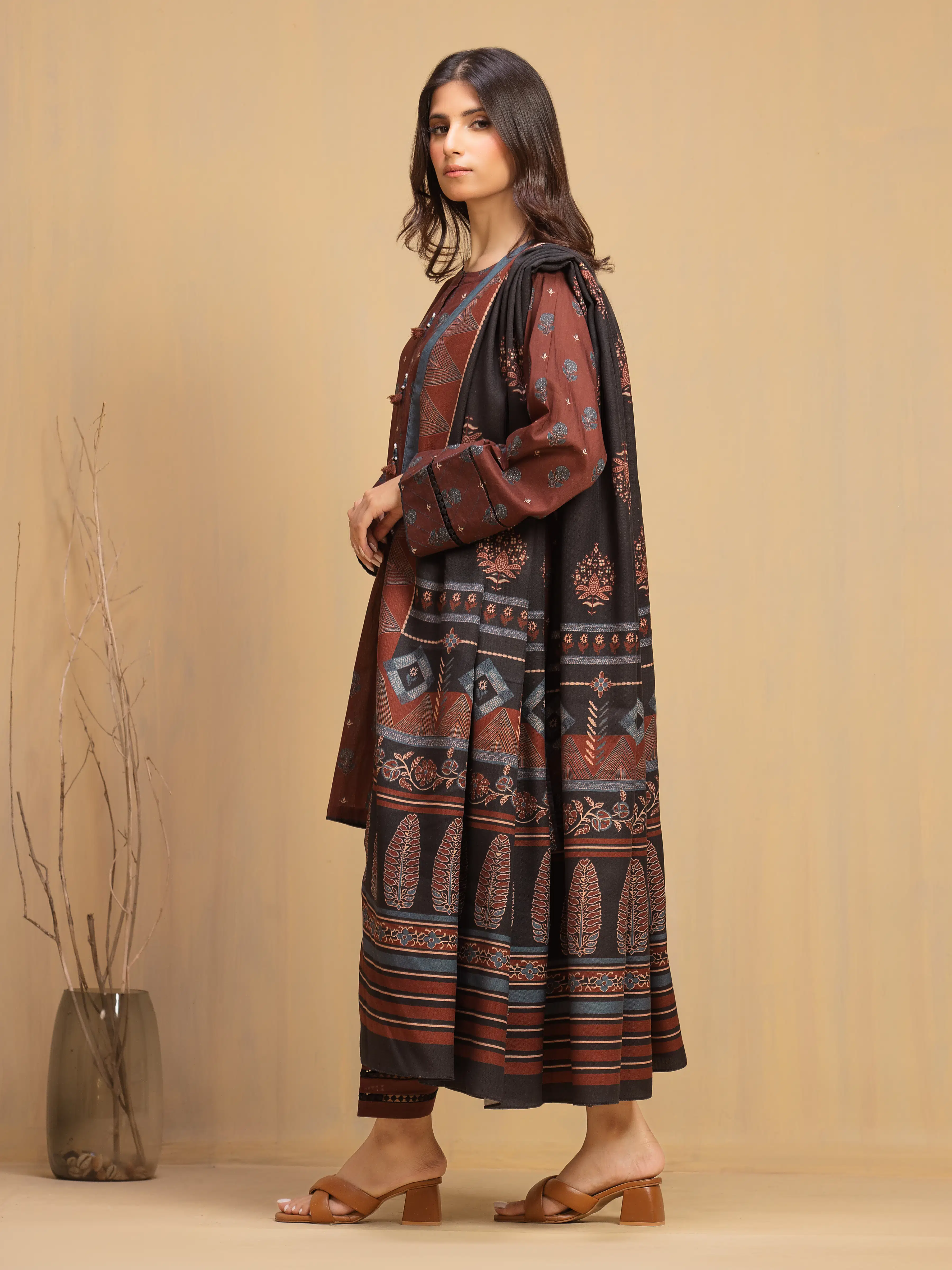 Unstitched Printed Khaddar Suit - EWU5M3-020-3P - Image 5