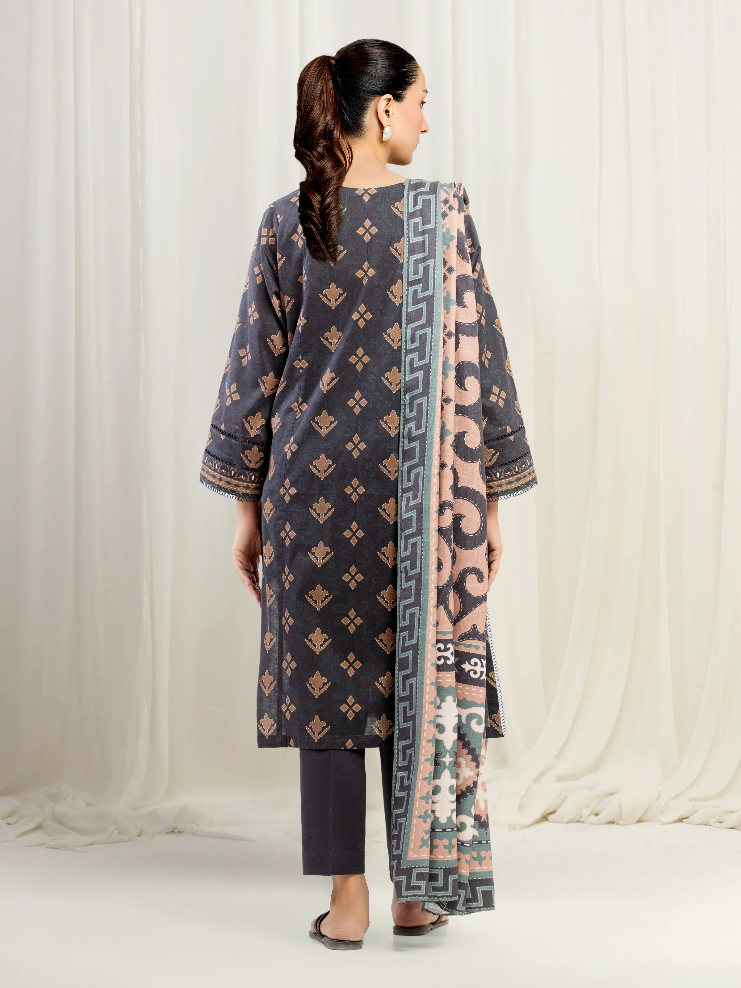 Unstitched Printed Khaddar Suit - EWU5M3-035-3P - Image 4