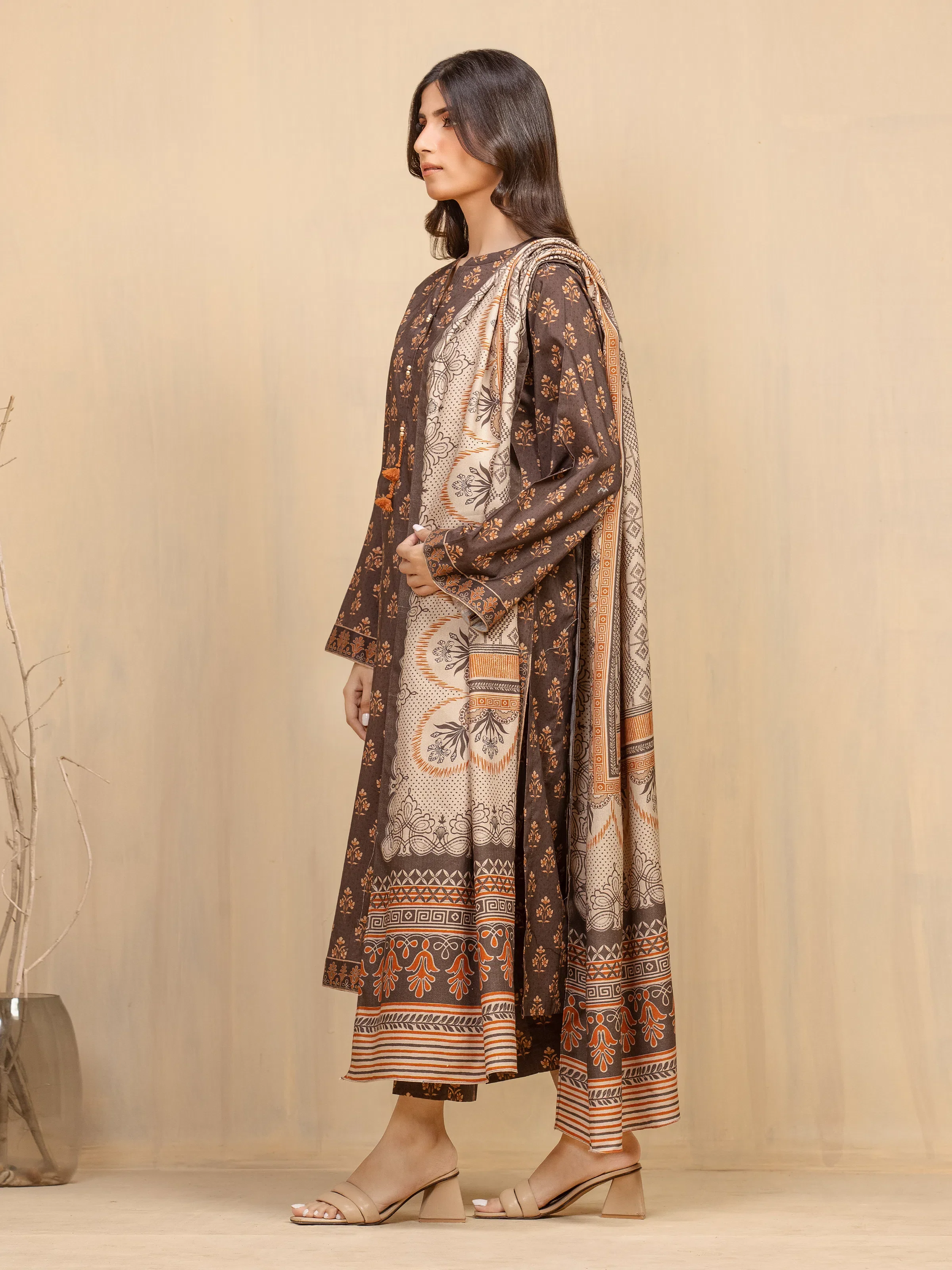 Unstitched Printed Khaddar Shirt Dupatta - EWU5M3-003SD - Image 5