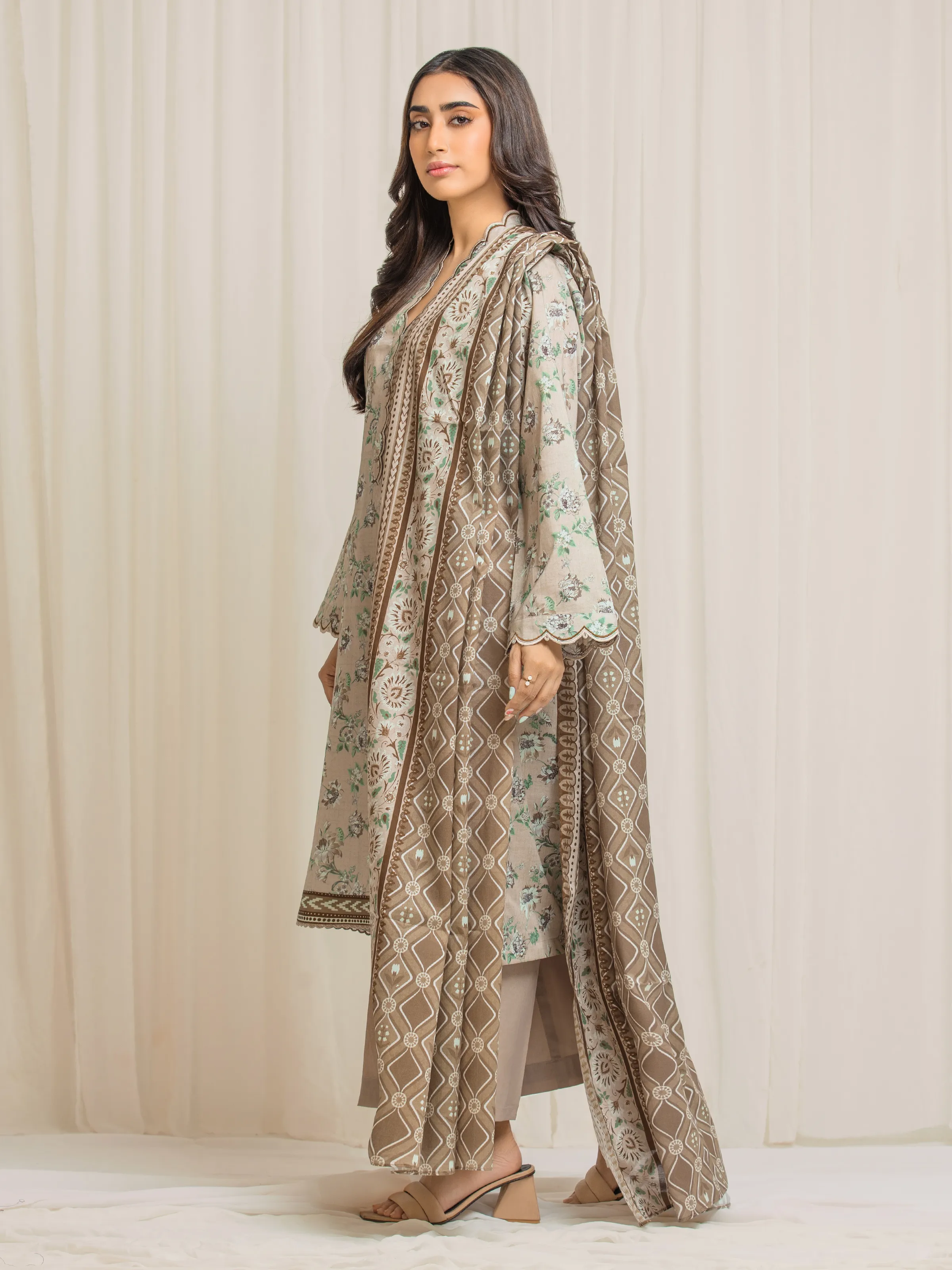 Unstitched Printed Lawn Suit - EWU6A1-36557-3P - Image 5