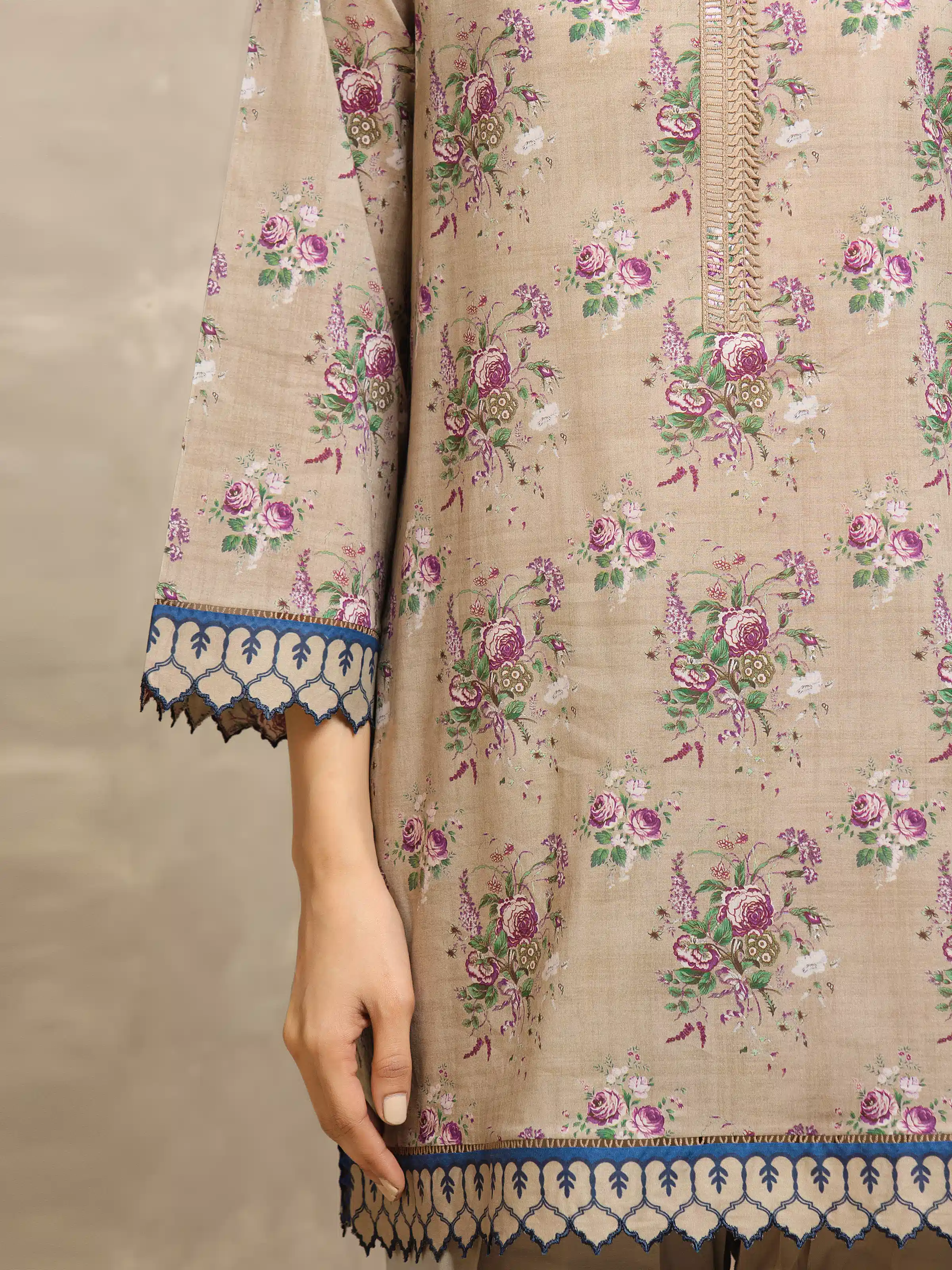 Unstitched Printed Lawn Suit - EWU6A1-36558-3P - Image 4