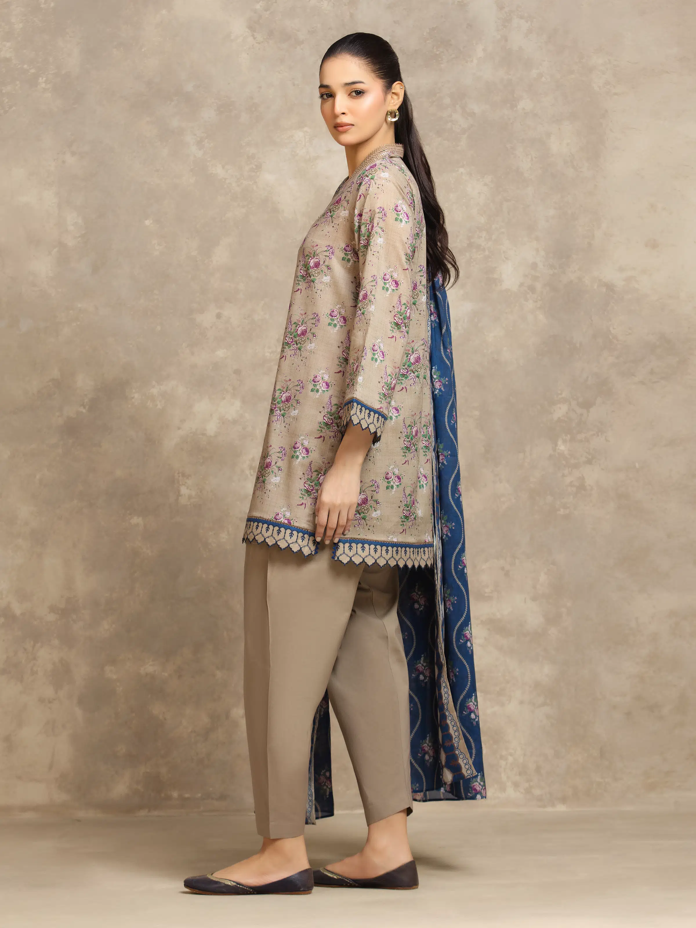 Unstitched Printed Lawn Suit - EWU6A1-36558-3P - Image 5