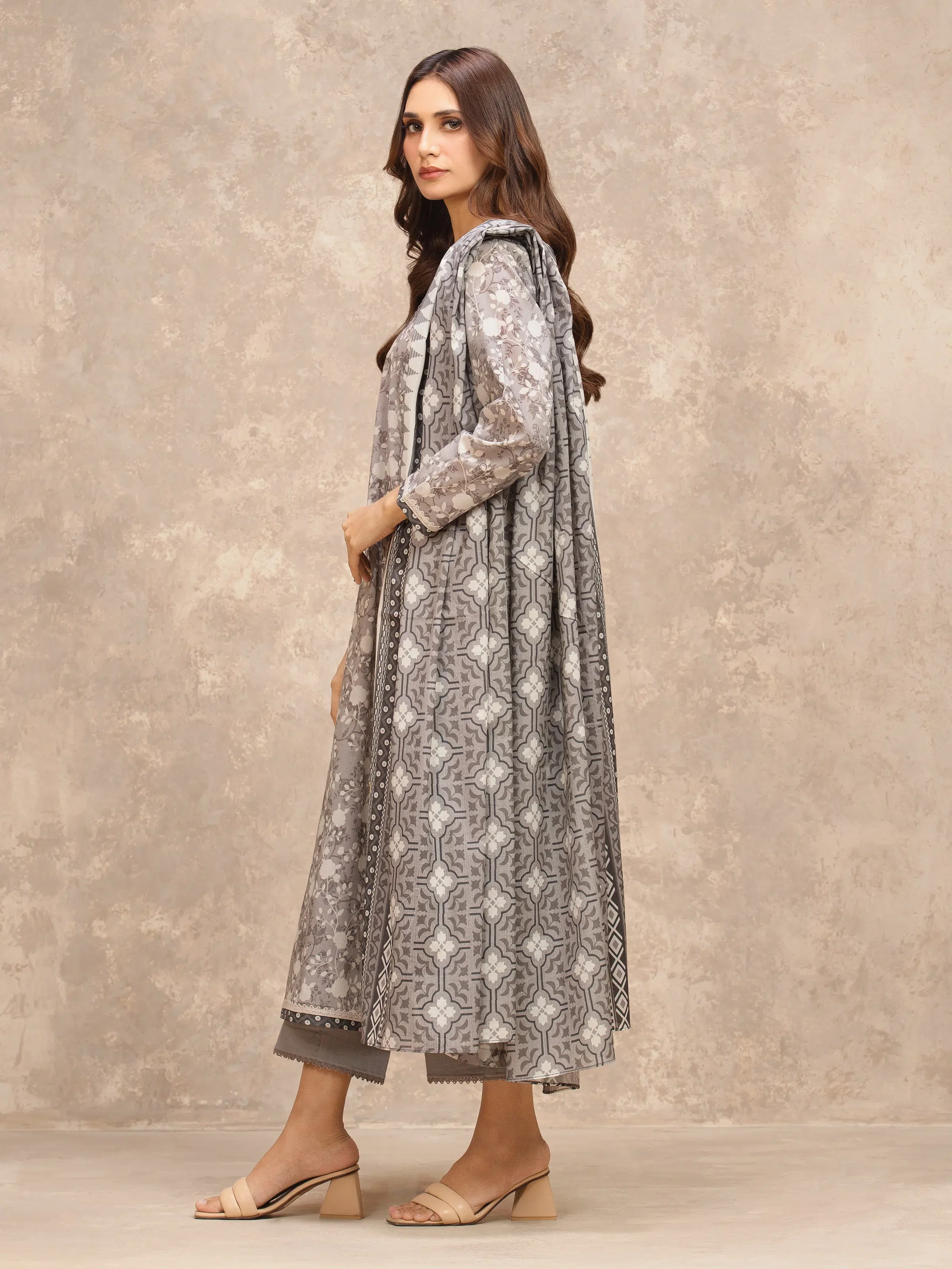 Unstitched Printed Lawn Suit - EWU6A1-36564-3P - Image 4