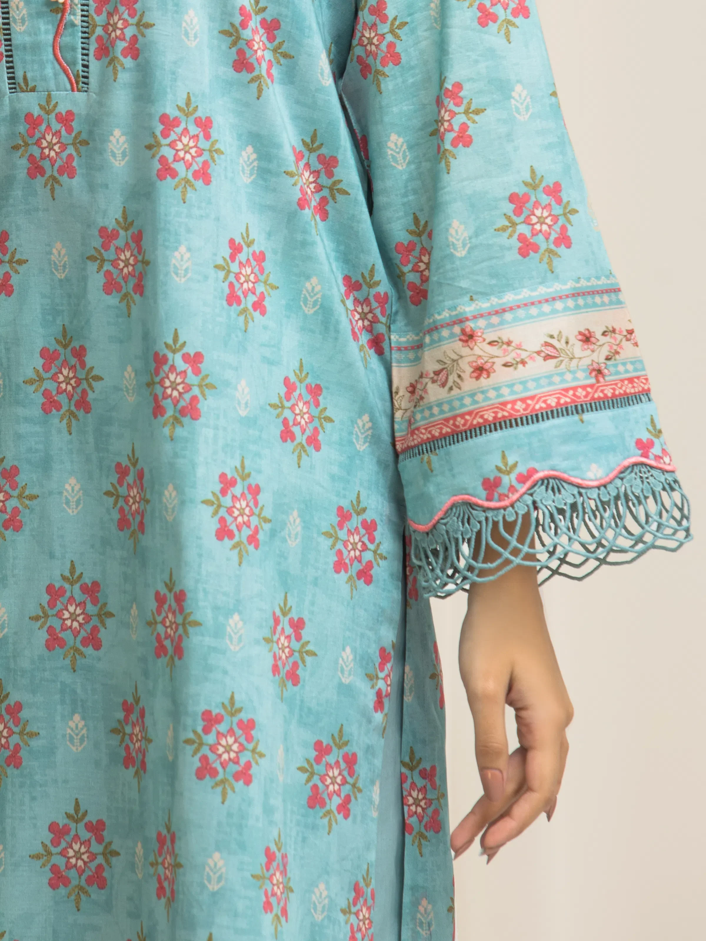 Unstitched Printed Lawn Suit - EWU6A1-36573-3P - Image 4