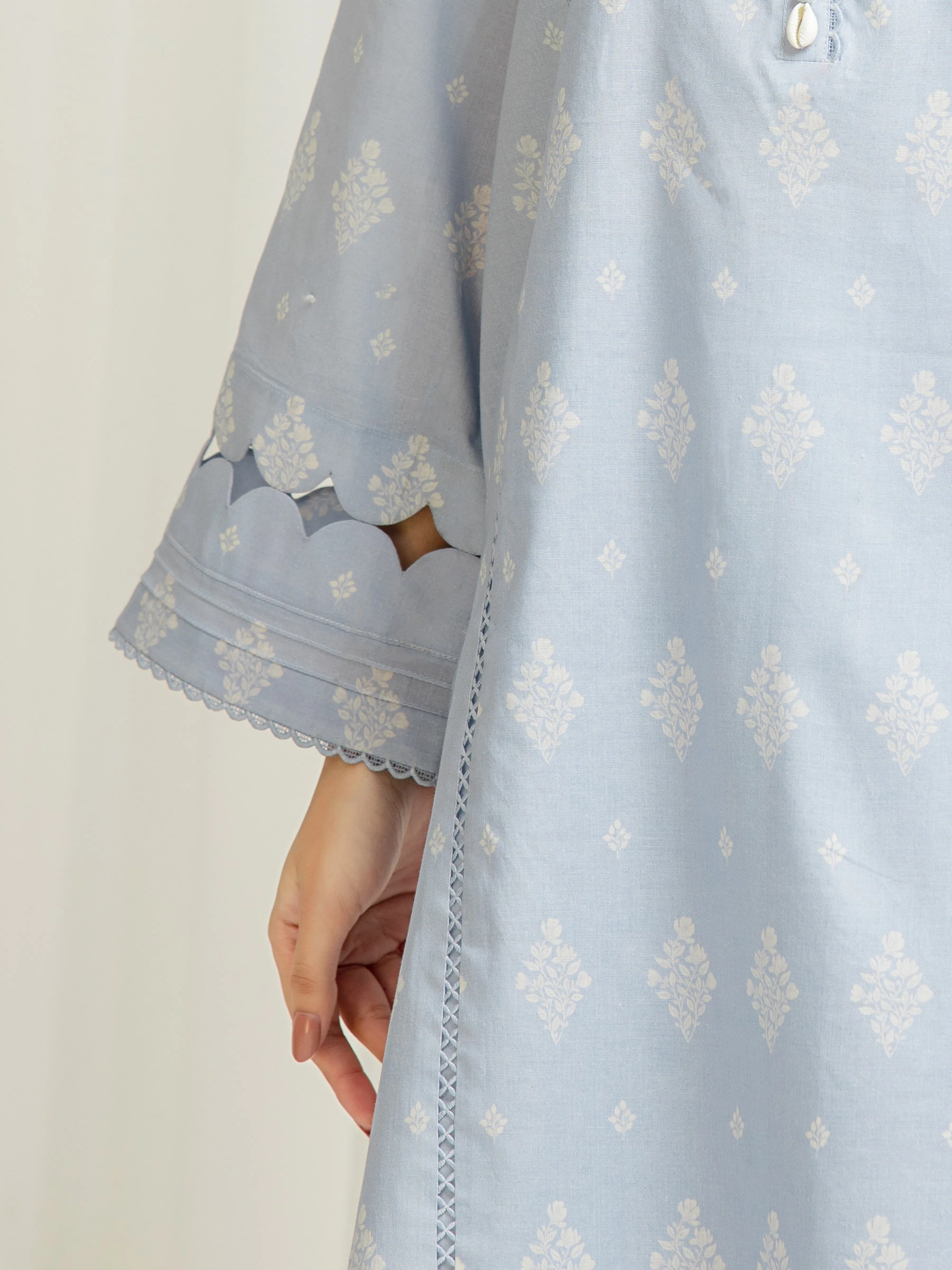 Unstitched Printed Lawn Suit - EWU6A1-36588-3P - Image 4