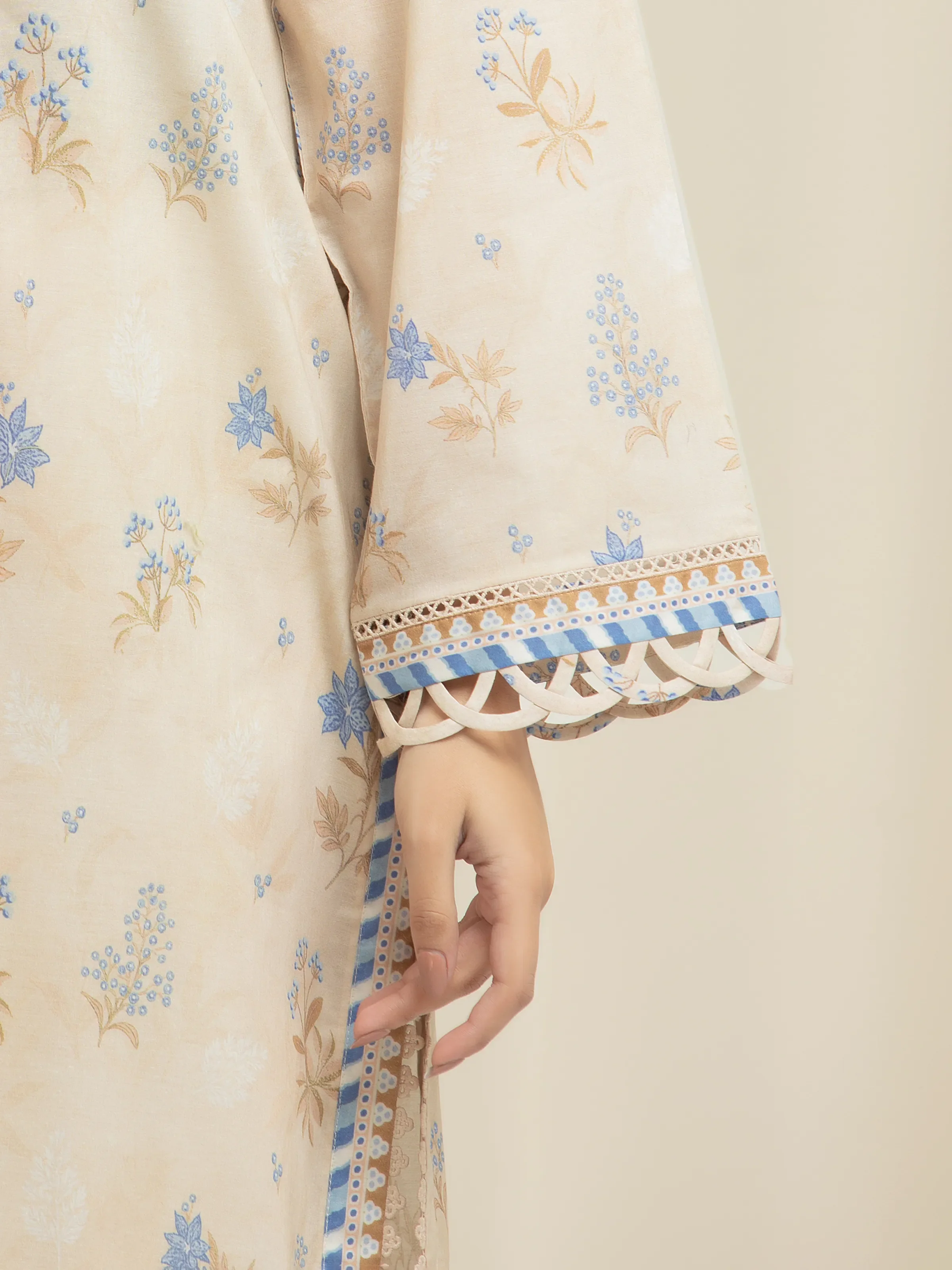 Unstitched Printed Lawn Suit - EWU6A1-36589-3P - Image 4