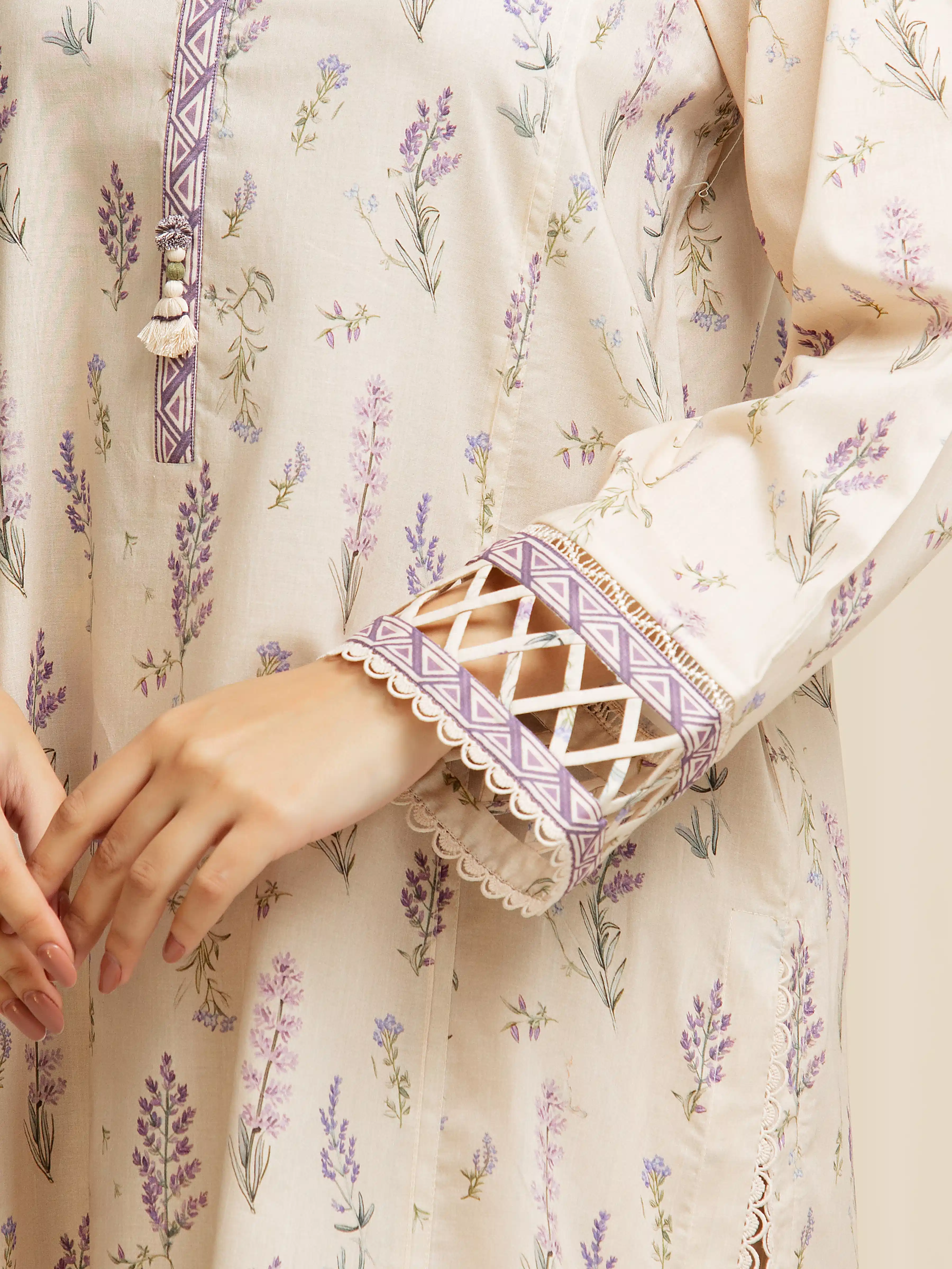Unstitched Printed Lawn Suit - EWU6A1-36598-3P - Image 4