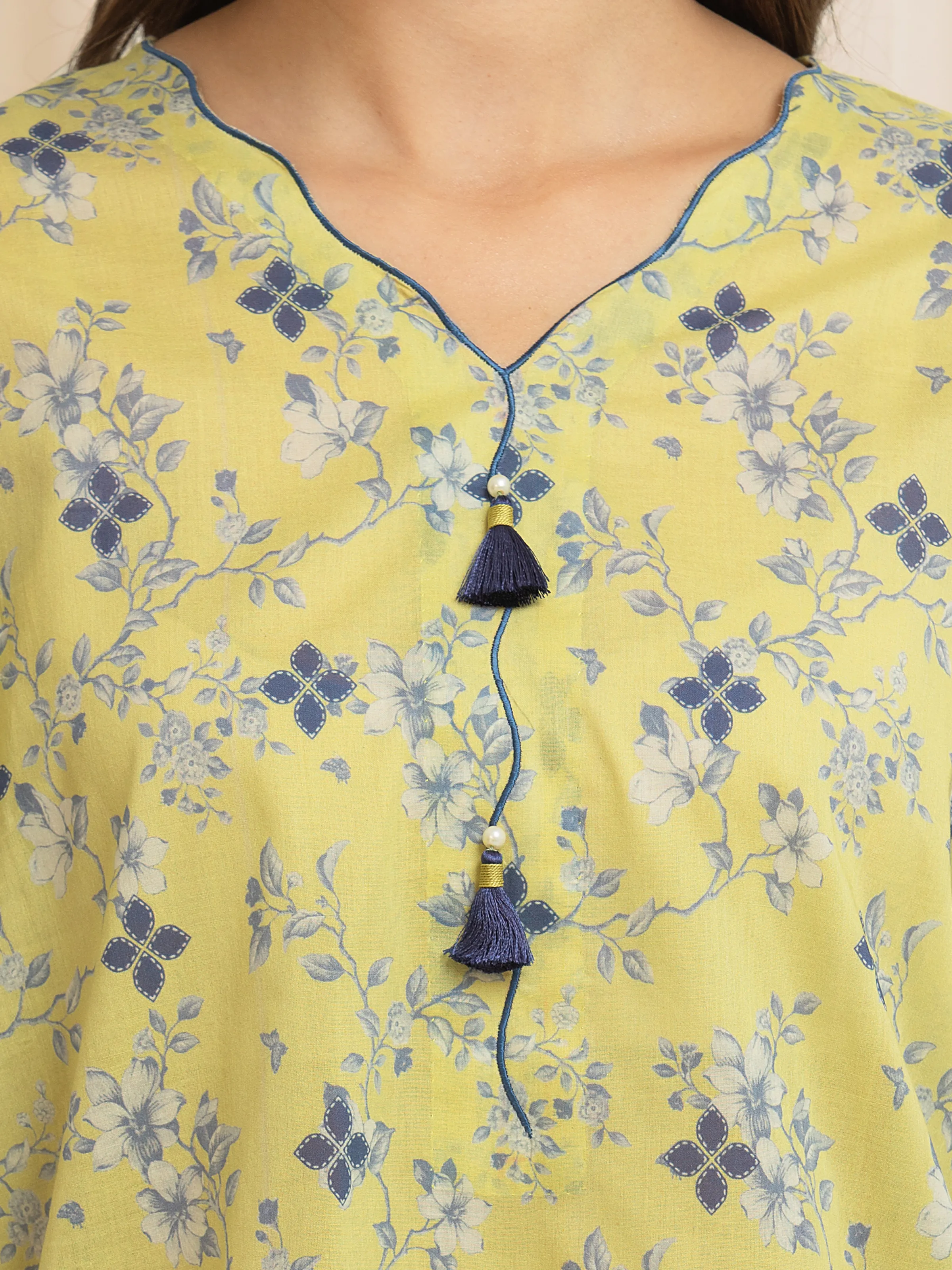 Unstitched Printed Lawn Suit - EWU6A1-36658-3P - Image 4