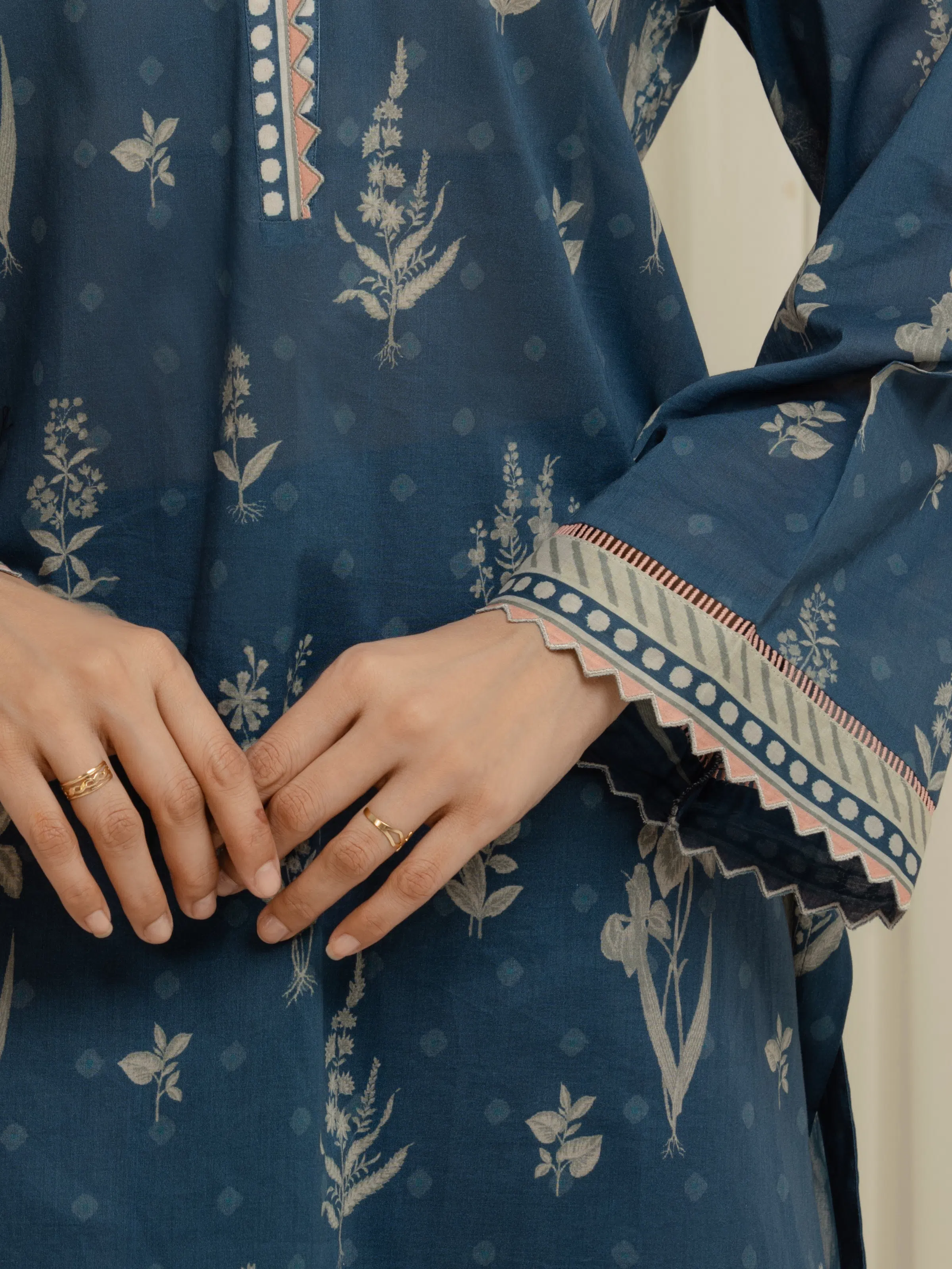 Unstitched Printed Lawn Suit - EWU6A1-36682-3P - Image 4
