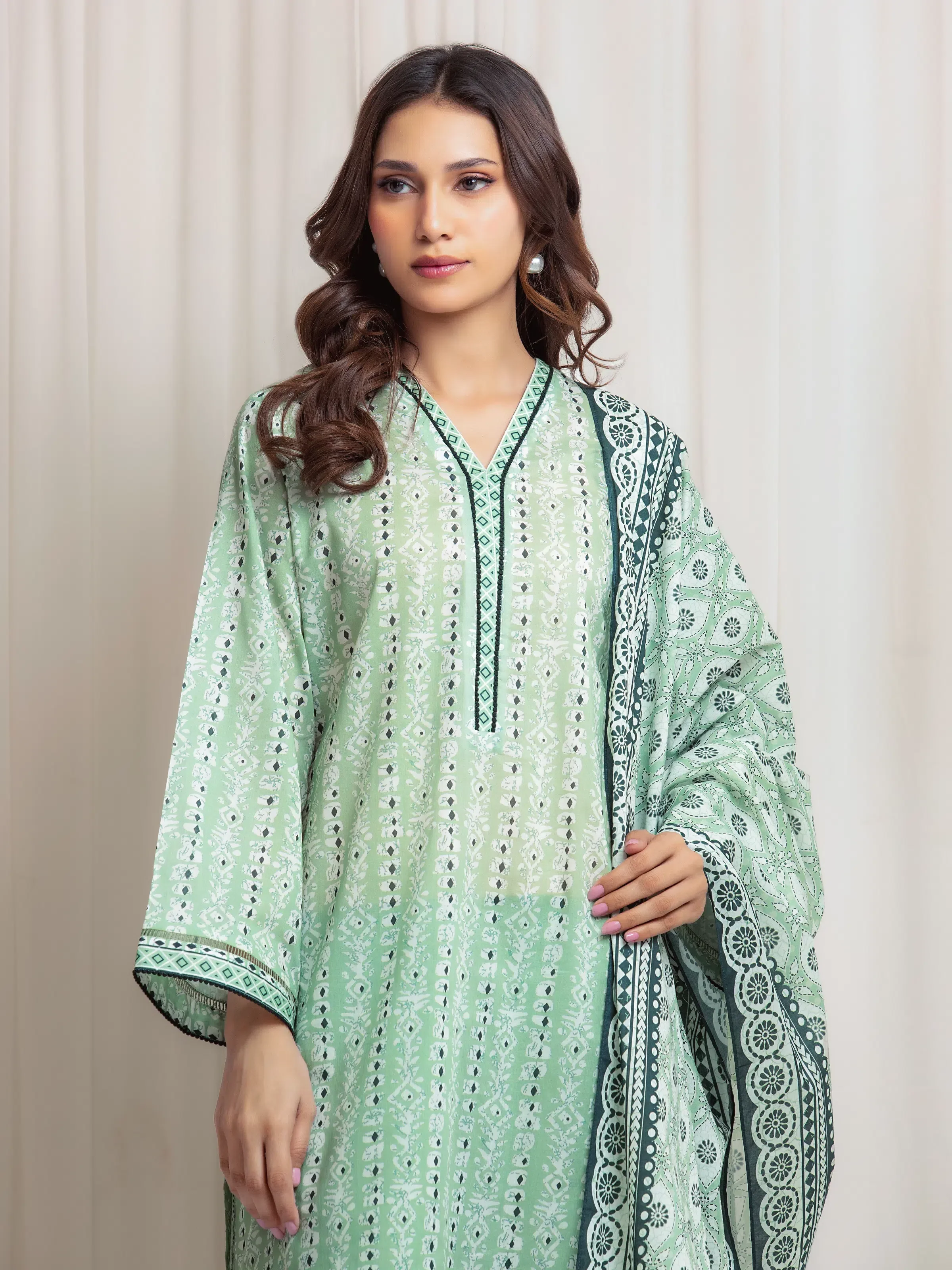 Unstitched Printed Lawn Suit - EWU6A1-36689-3P - Image 2