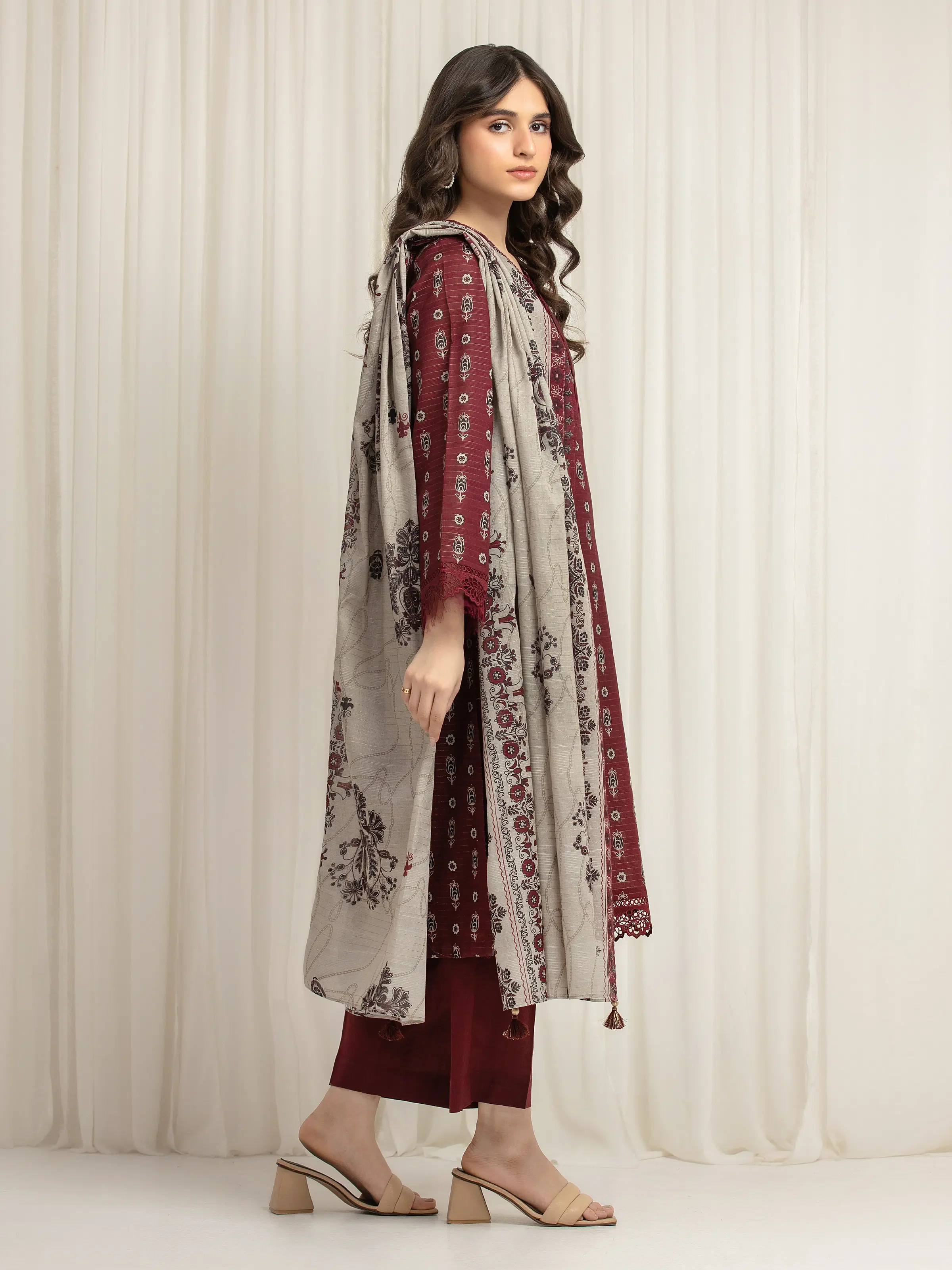 Unstitched Printed Lawn Suit - EWU6M6-031-3P - Image 4