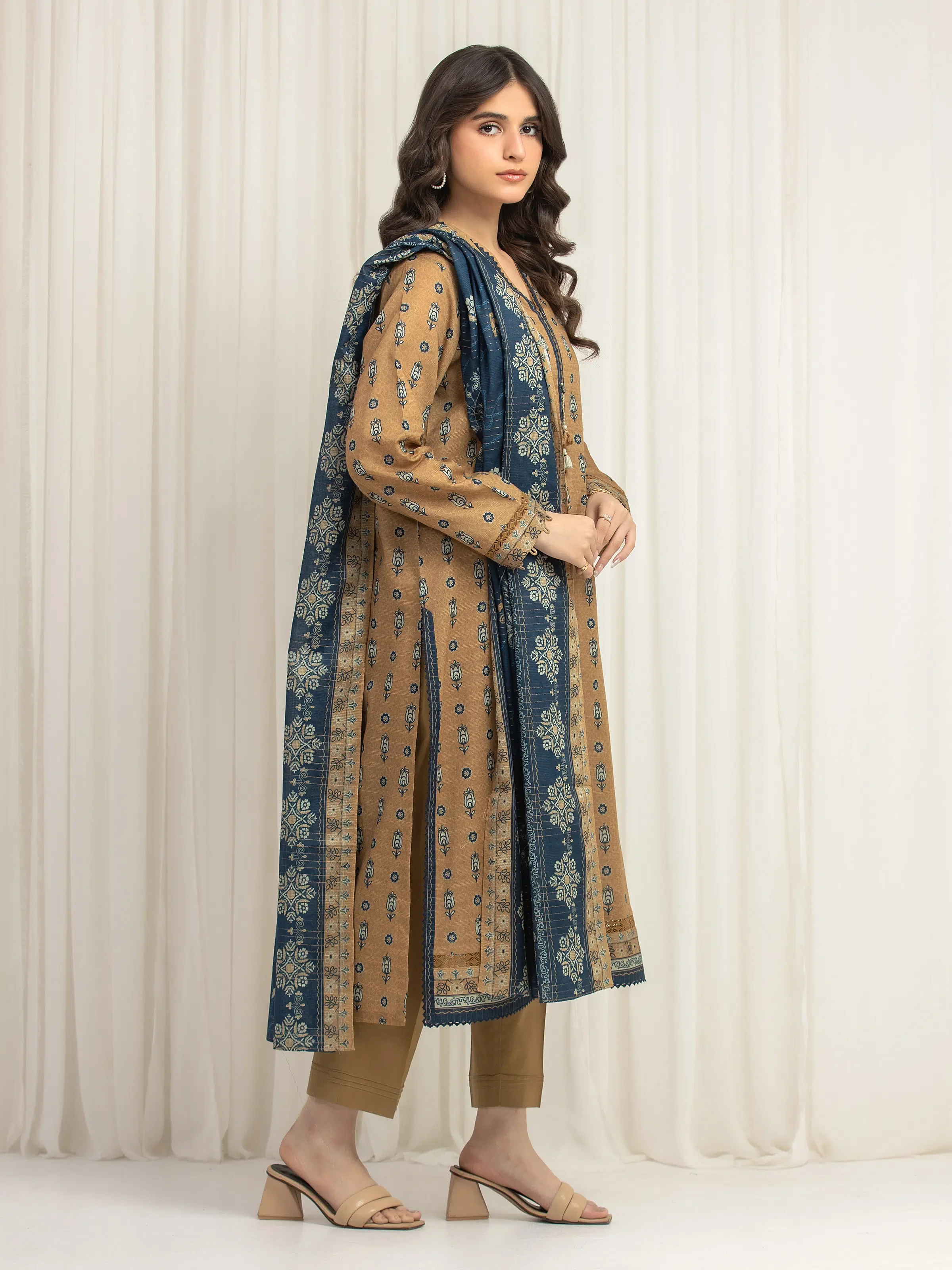 Unstitched Printed Lawn Suit - EWU6M6-032-3P - Image 5